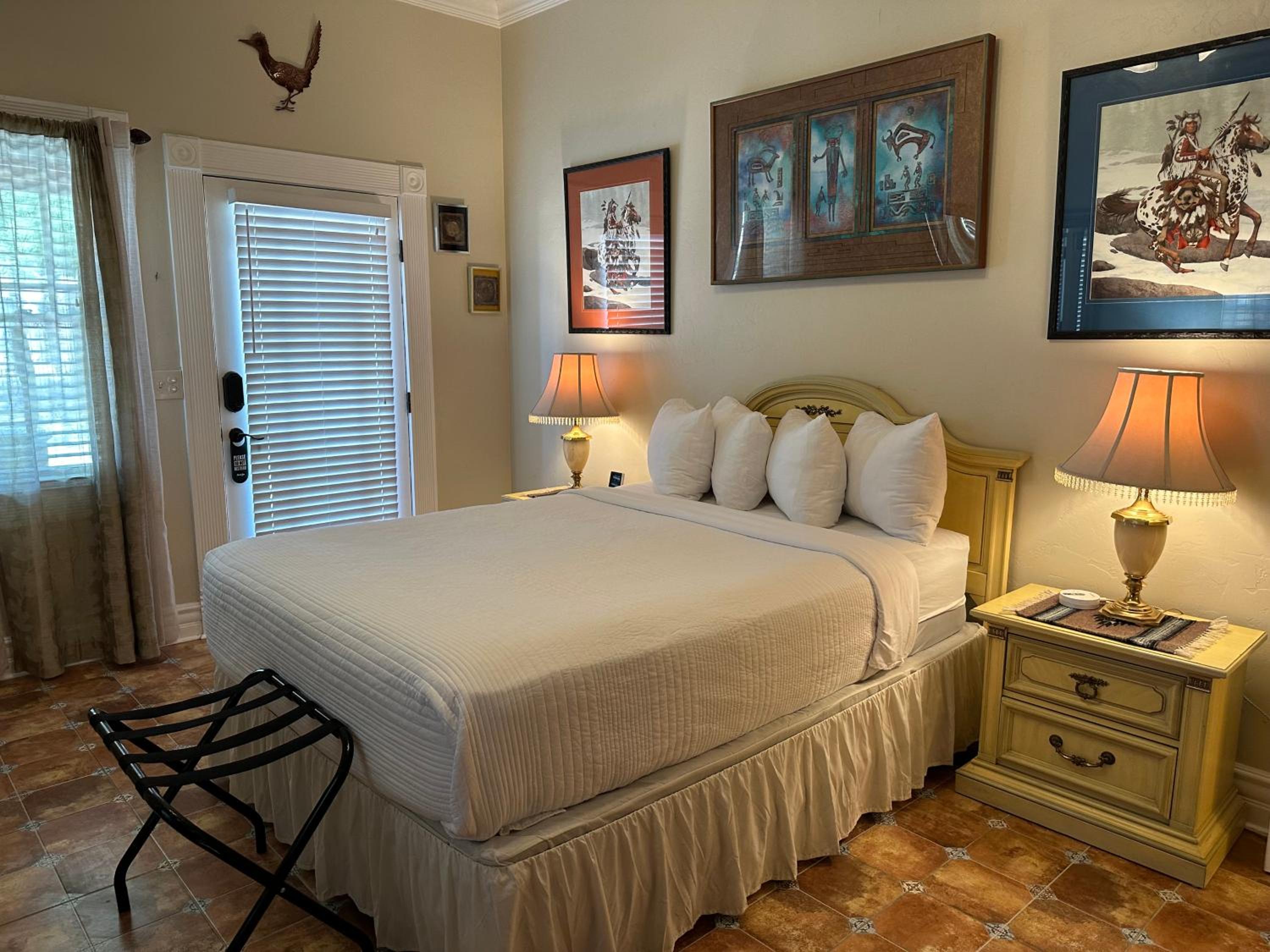 Queen Room with Balcony photo 1