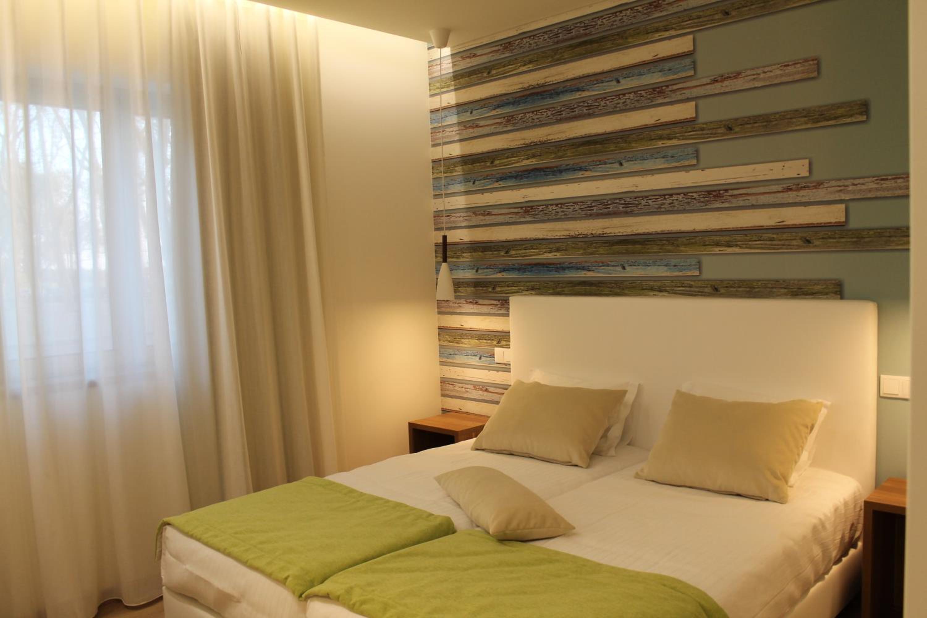 Twin Room - Disability Access photo 1