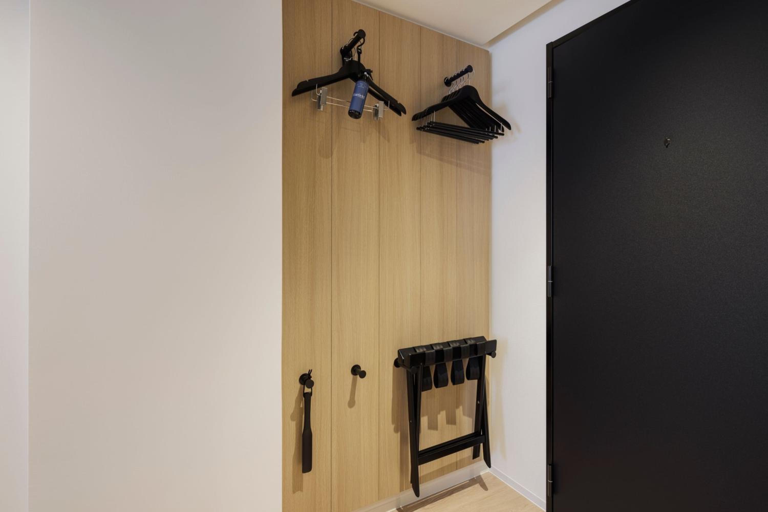 Standard King Room - Photo 6