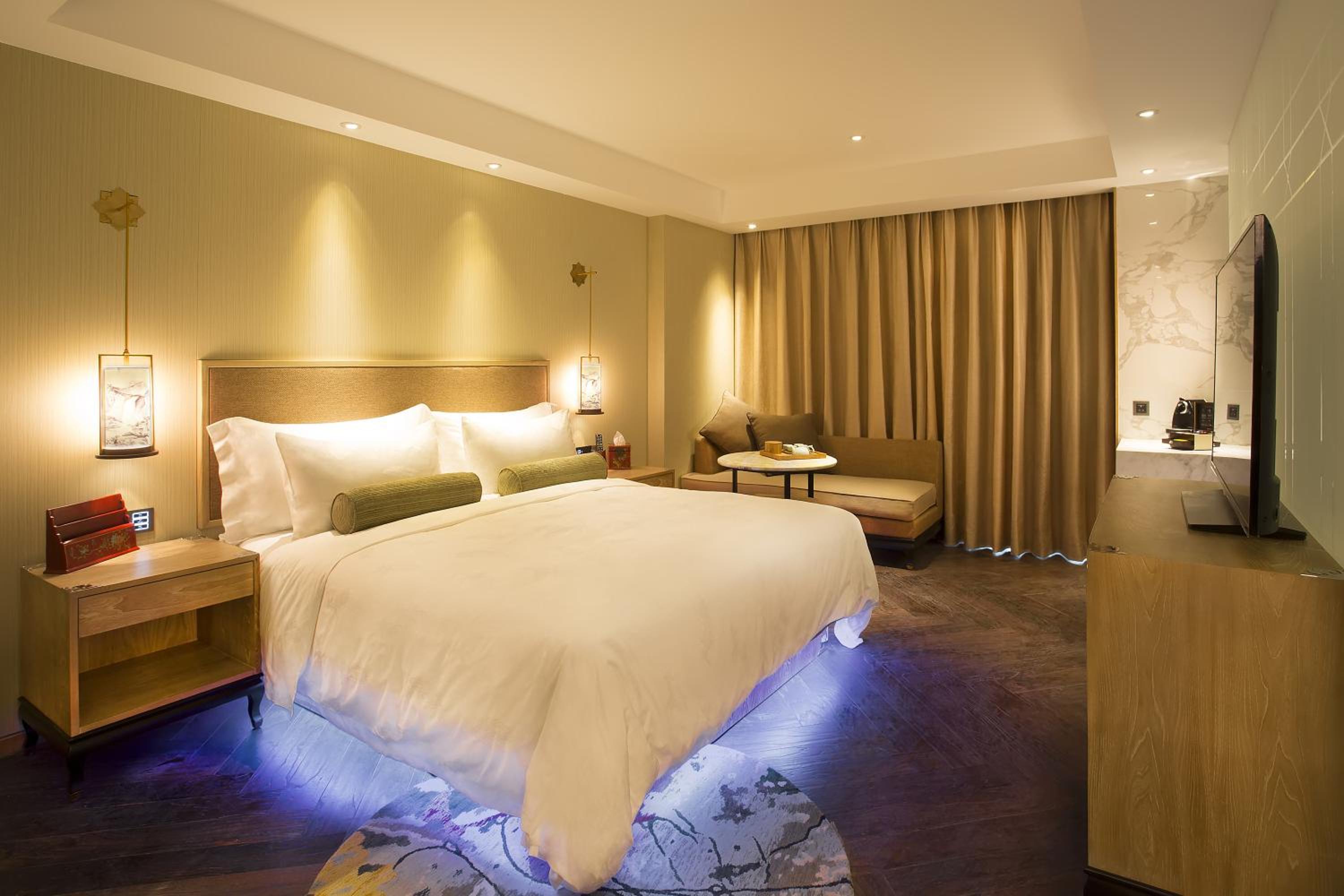 Executive Queen Room