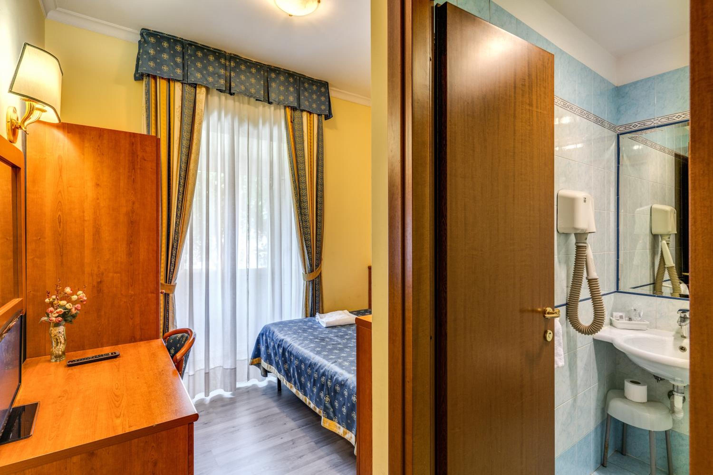 Single Room with French Bed