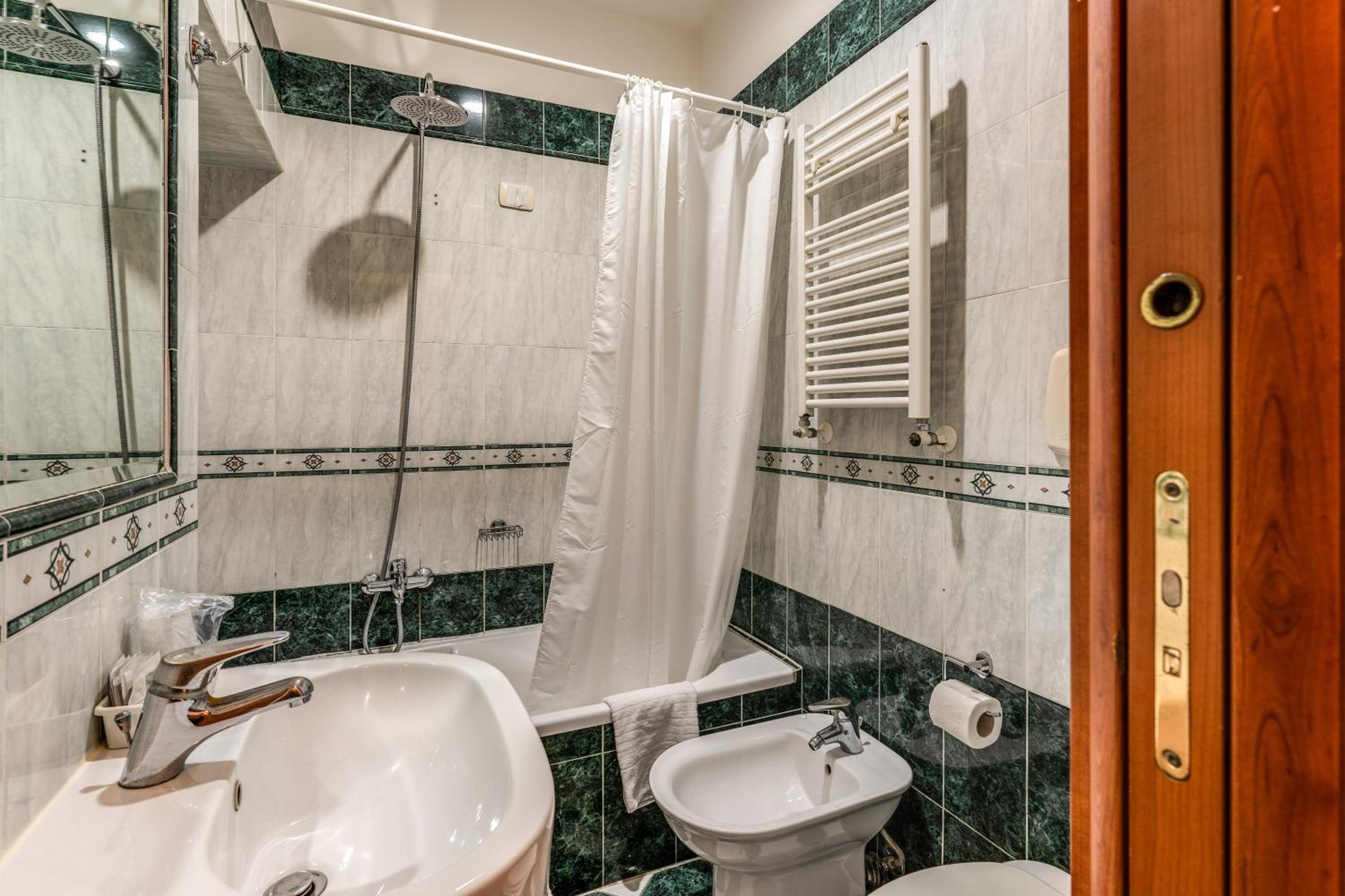 Basic Triple Room - Photo 11
