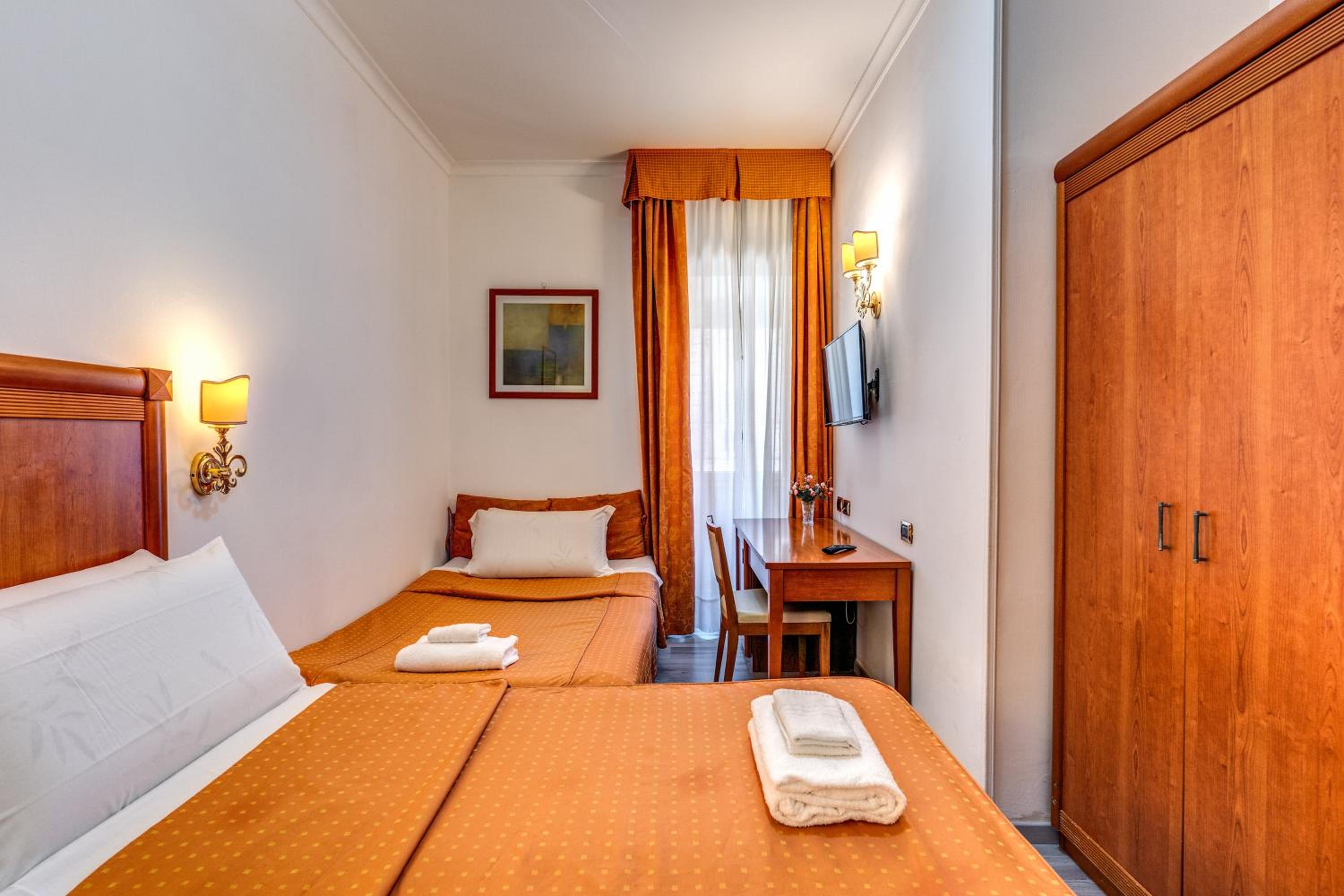 Basic Triple Room - Photo 9