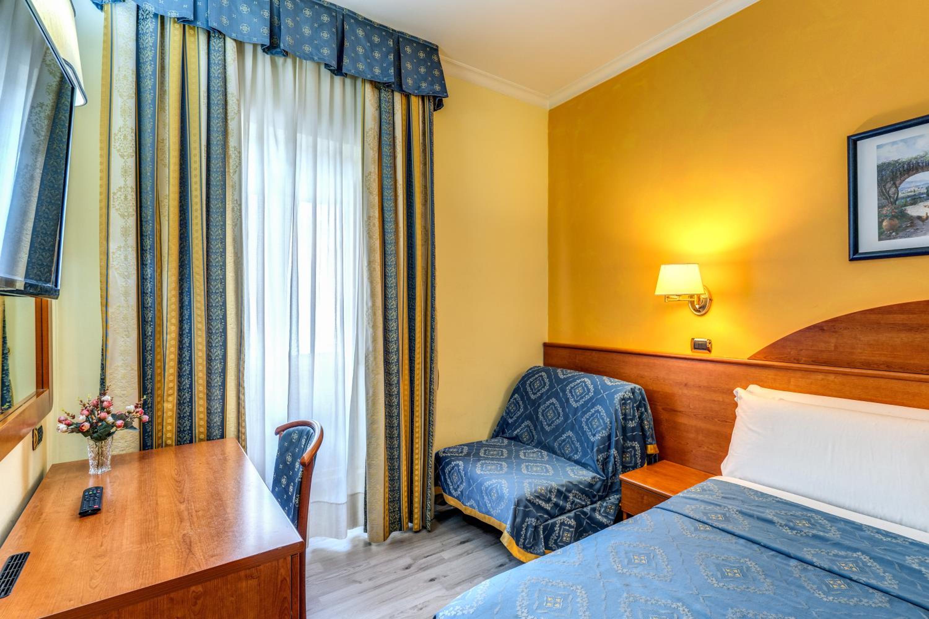 Basic Triple Room