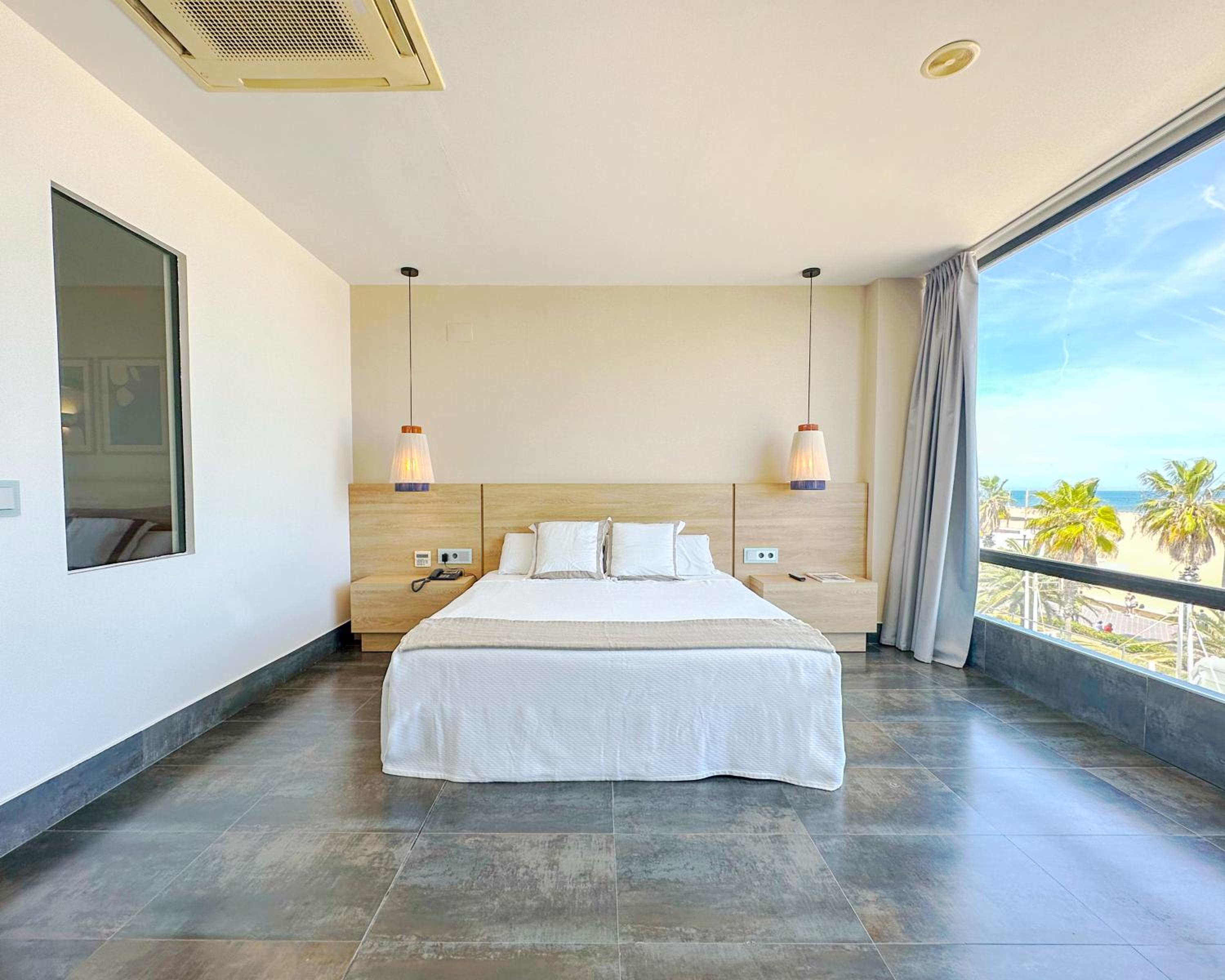 Suite with Sea Views - Photo 13