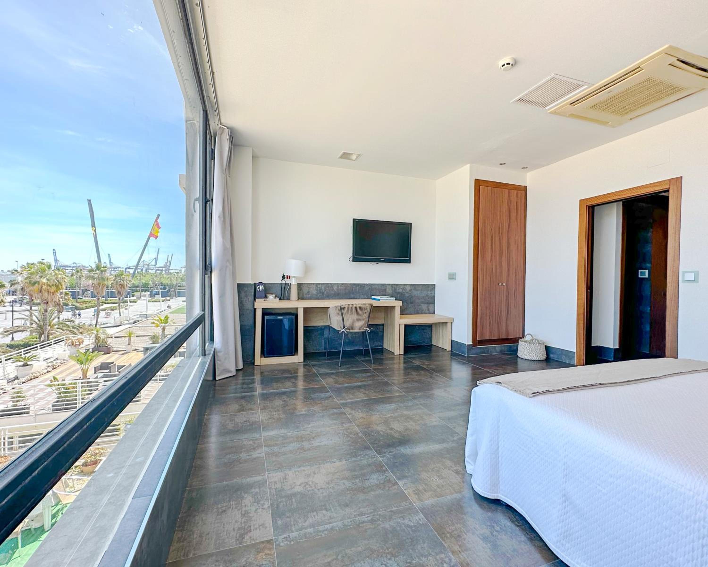 Suite with Sea Views - Photo 12
