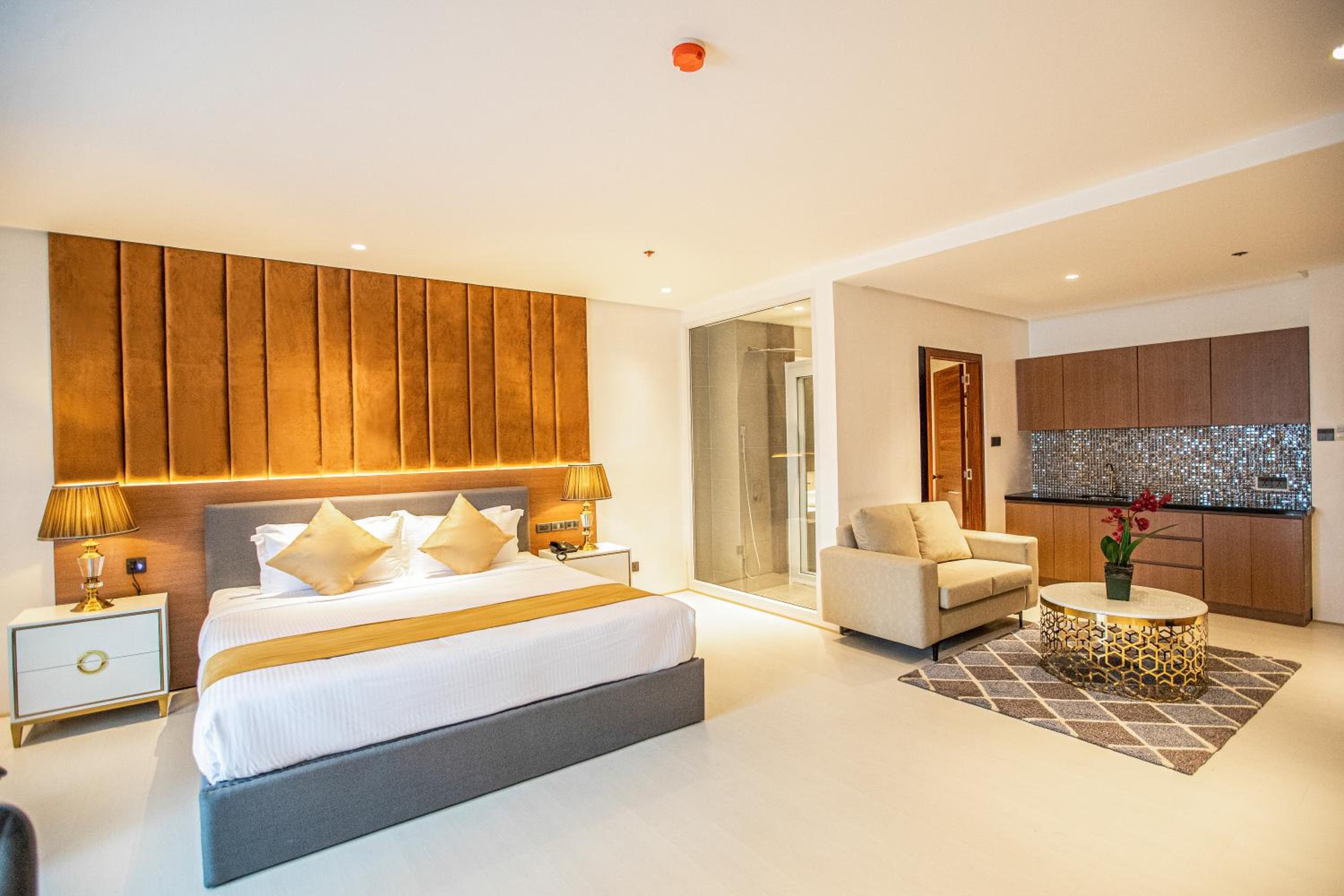 King Suite - Photo 4