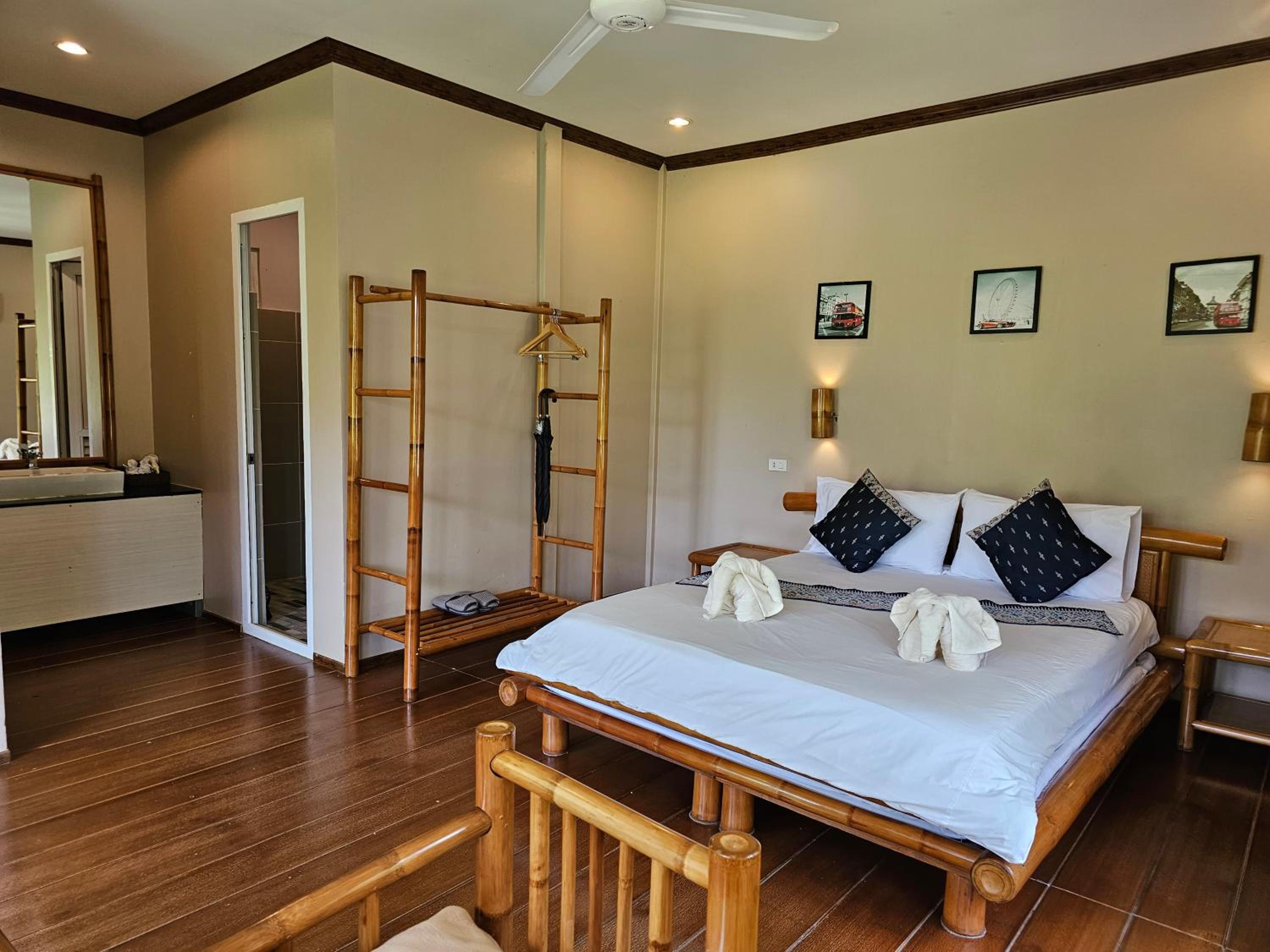 Double Room Bungalow with Balcony