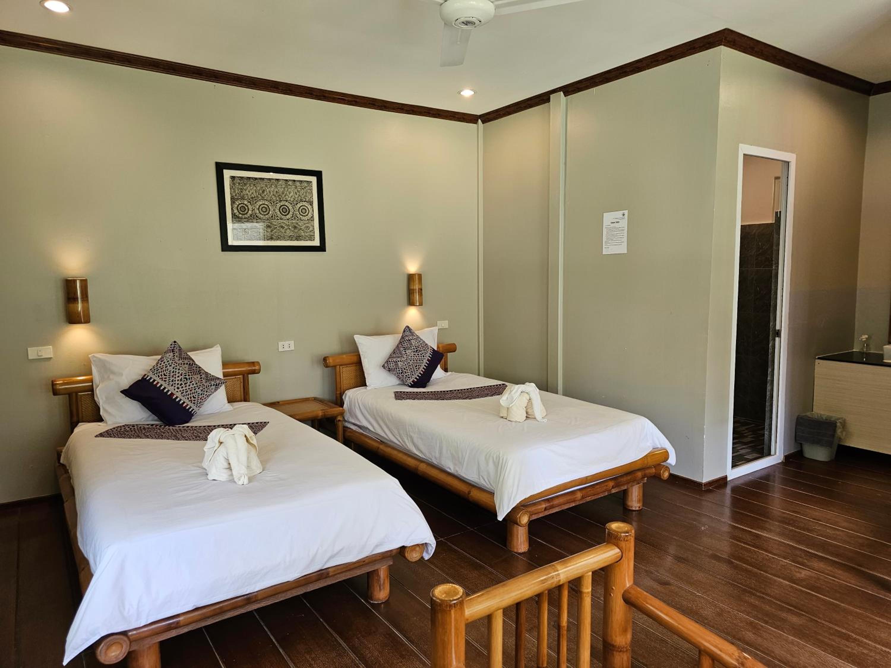 Twin Room Bungalow with Balcony