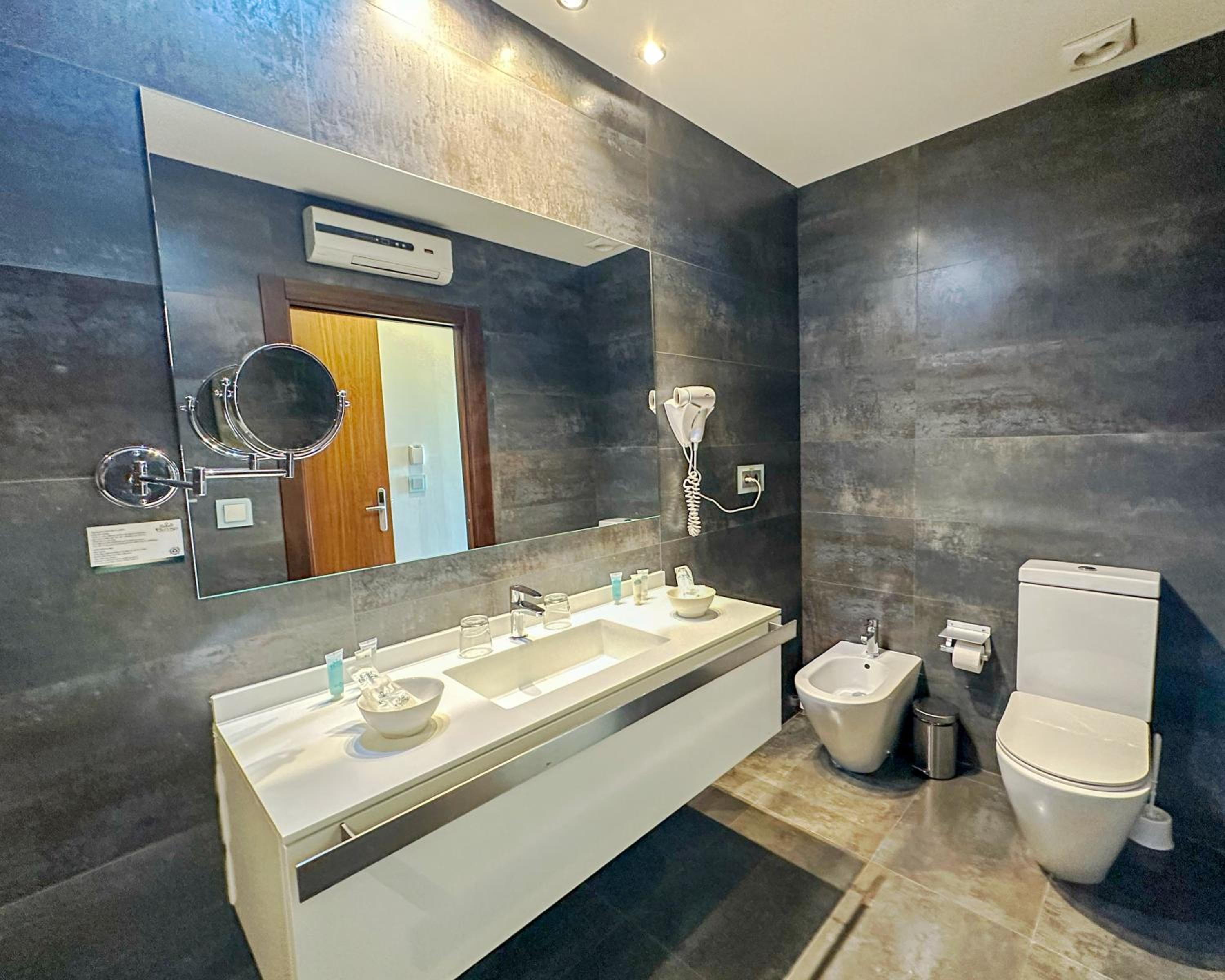 Suite with Sea Views - Photo 4