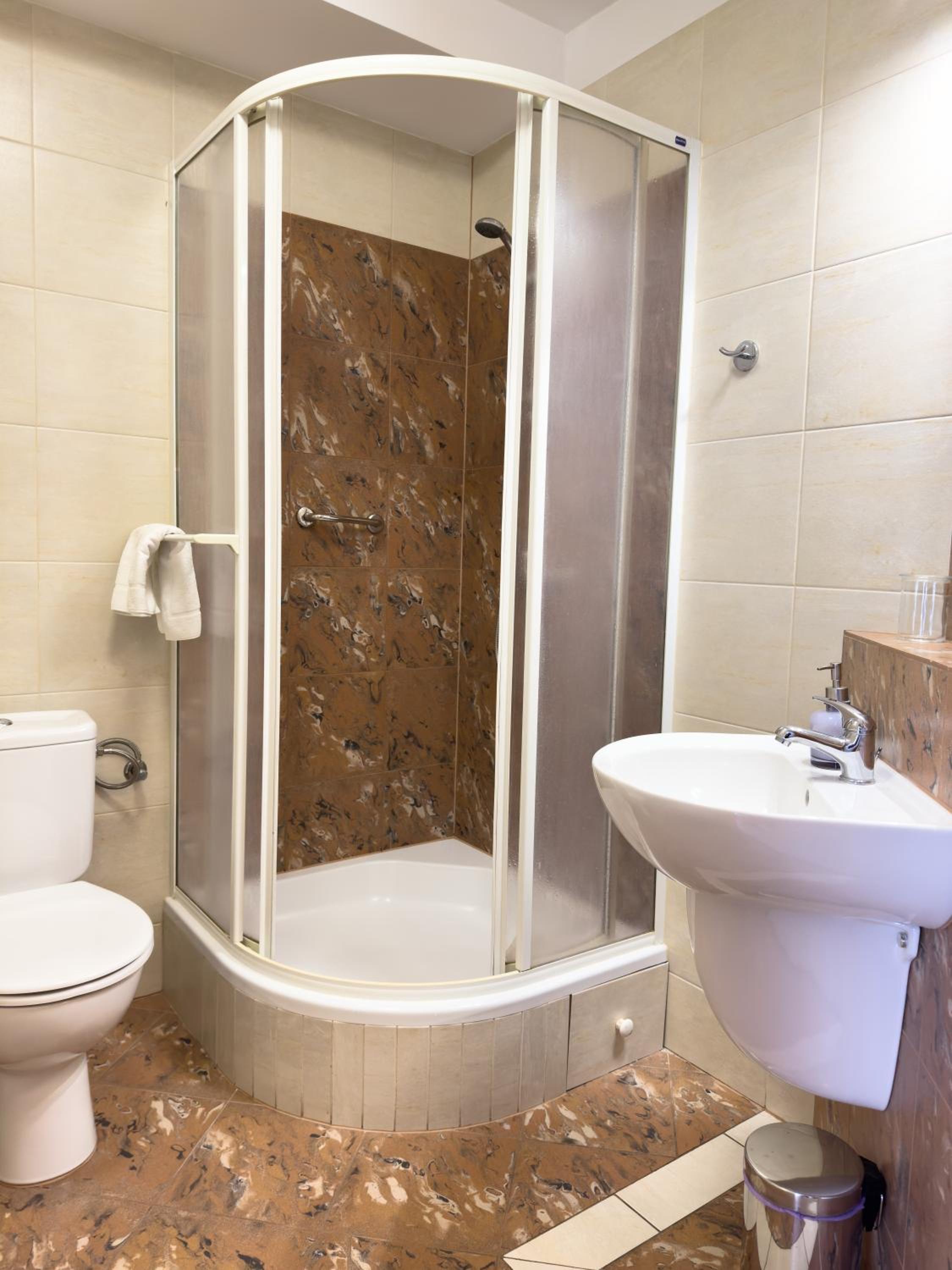 Large Double or Twin Room photo 3