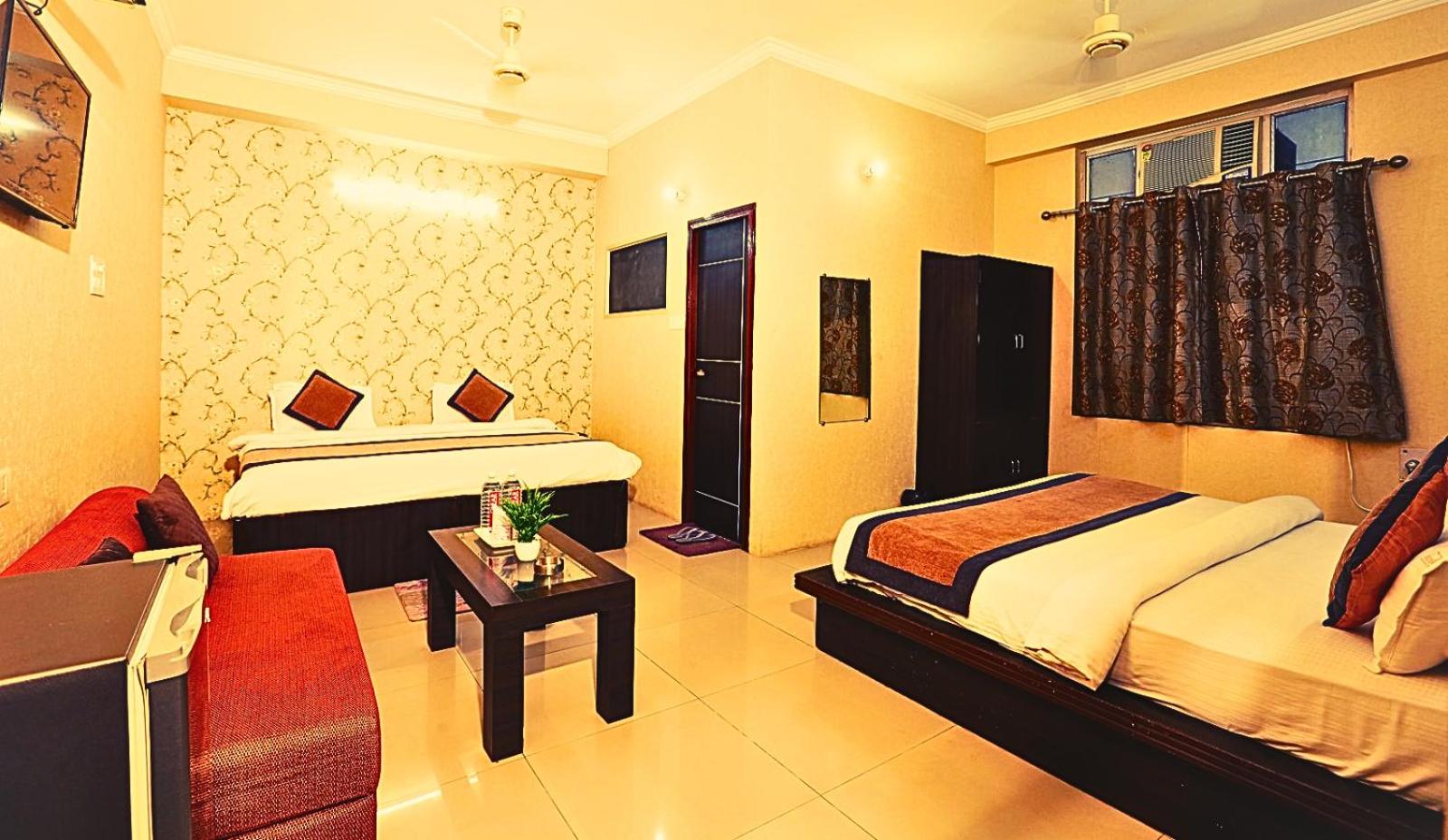 Family Room with Private Bathroom - Photo 1
