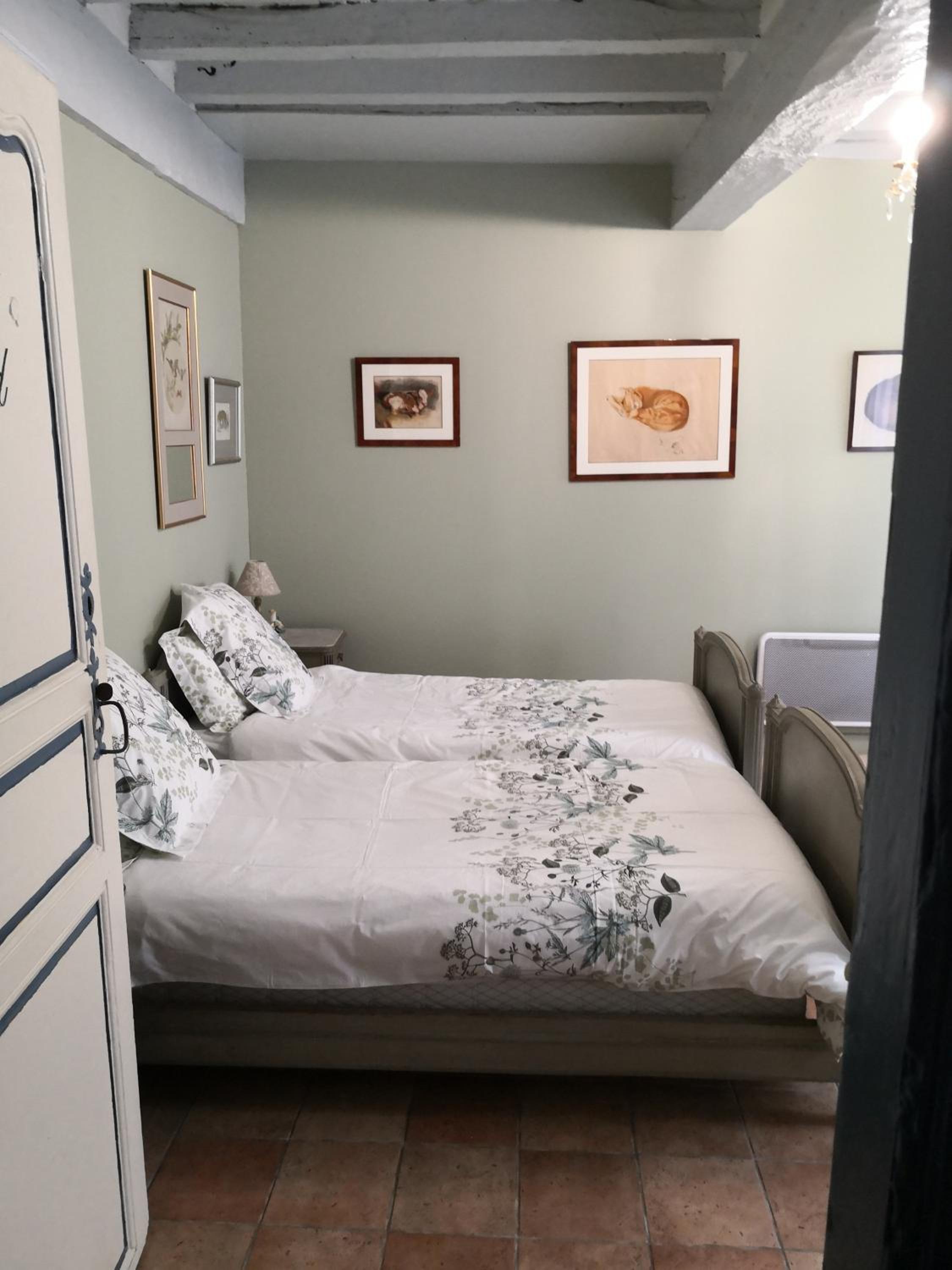 Twin Room - Photo 11
