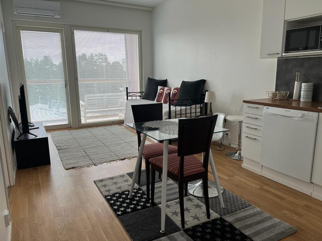 One-Bedroom Apartment photo 1