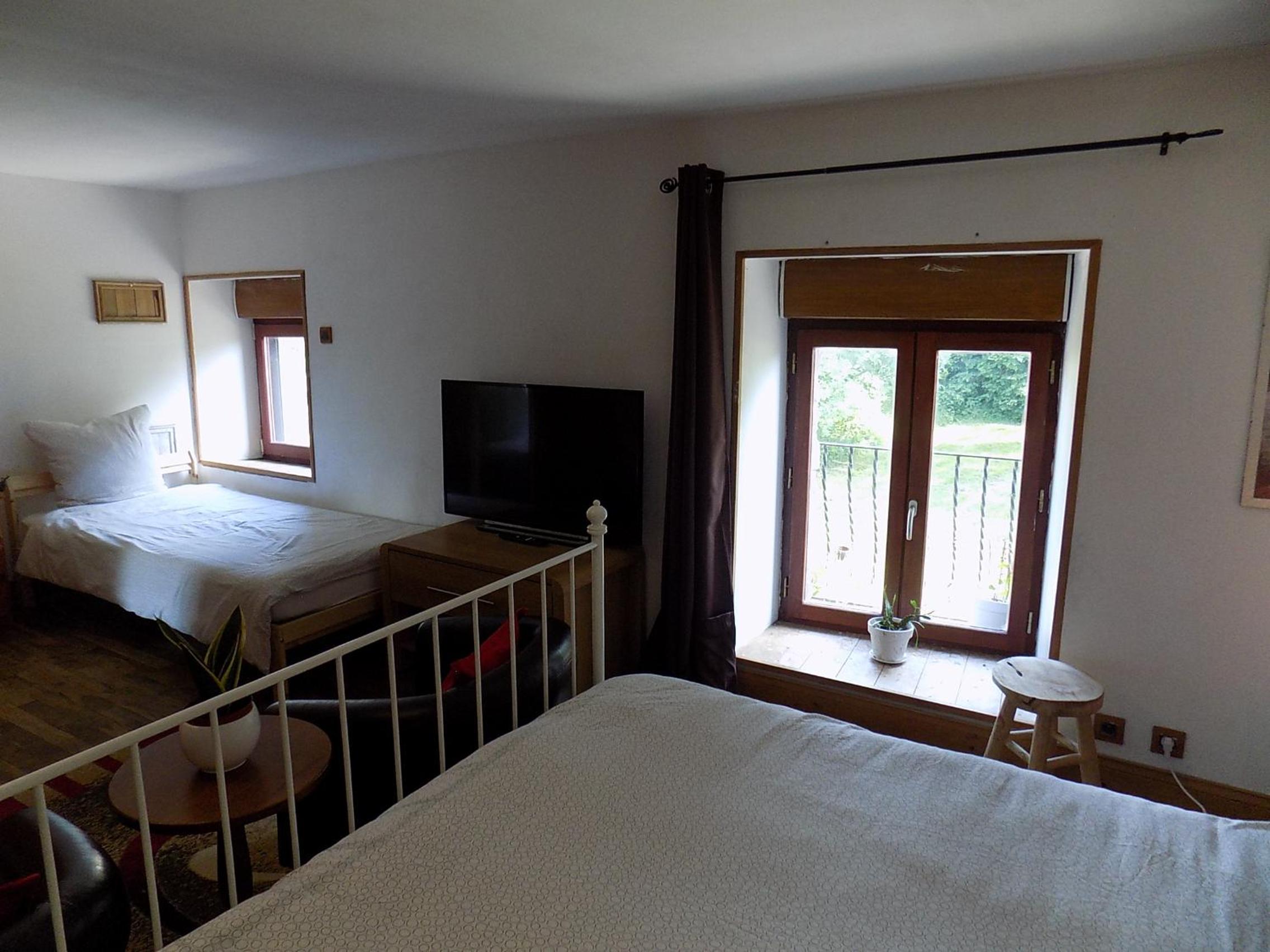 Quadruple Room with Private Bathroom - Photo 2