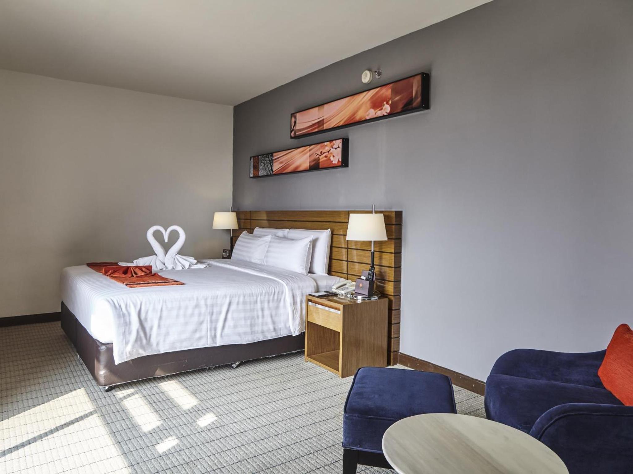 Deluxe suite photo 2