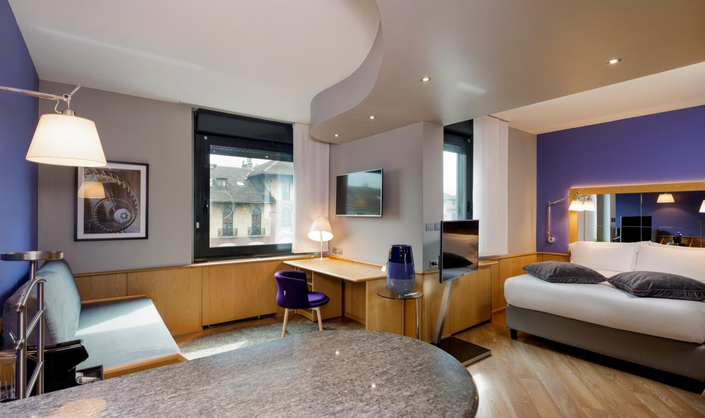 Junior Queen Suite with One Single Bed - Photo 6