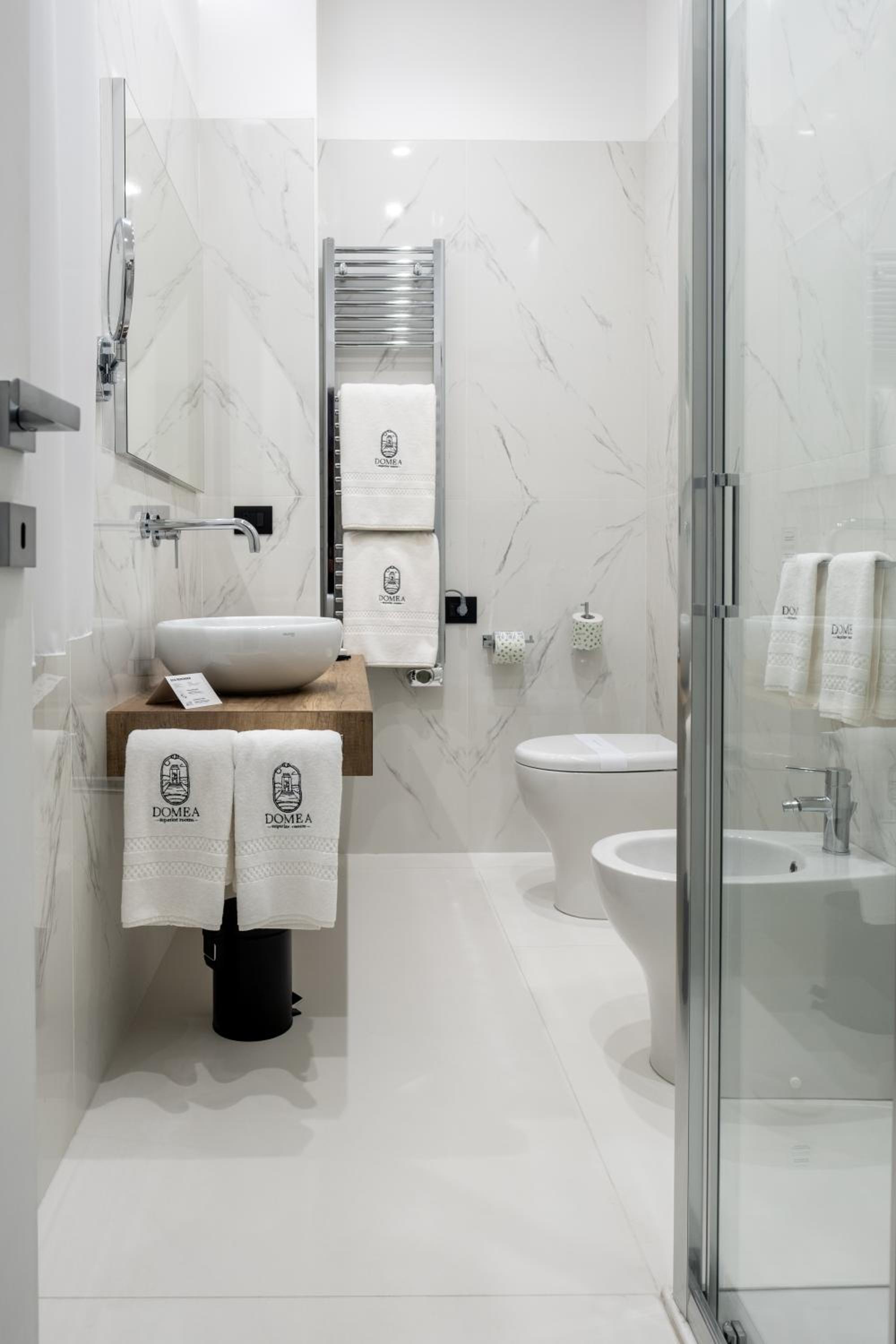 Double or Twin Room with Private Bathroom - Photo 6