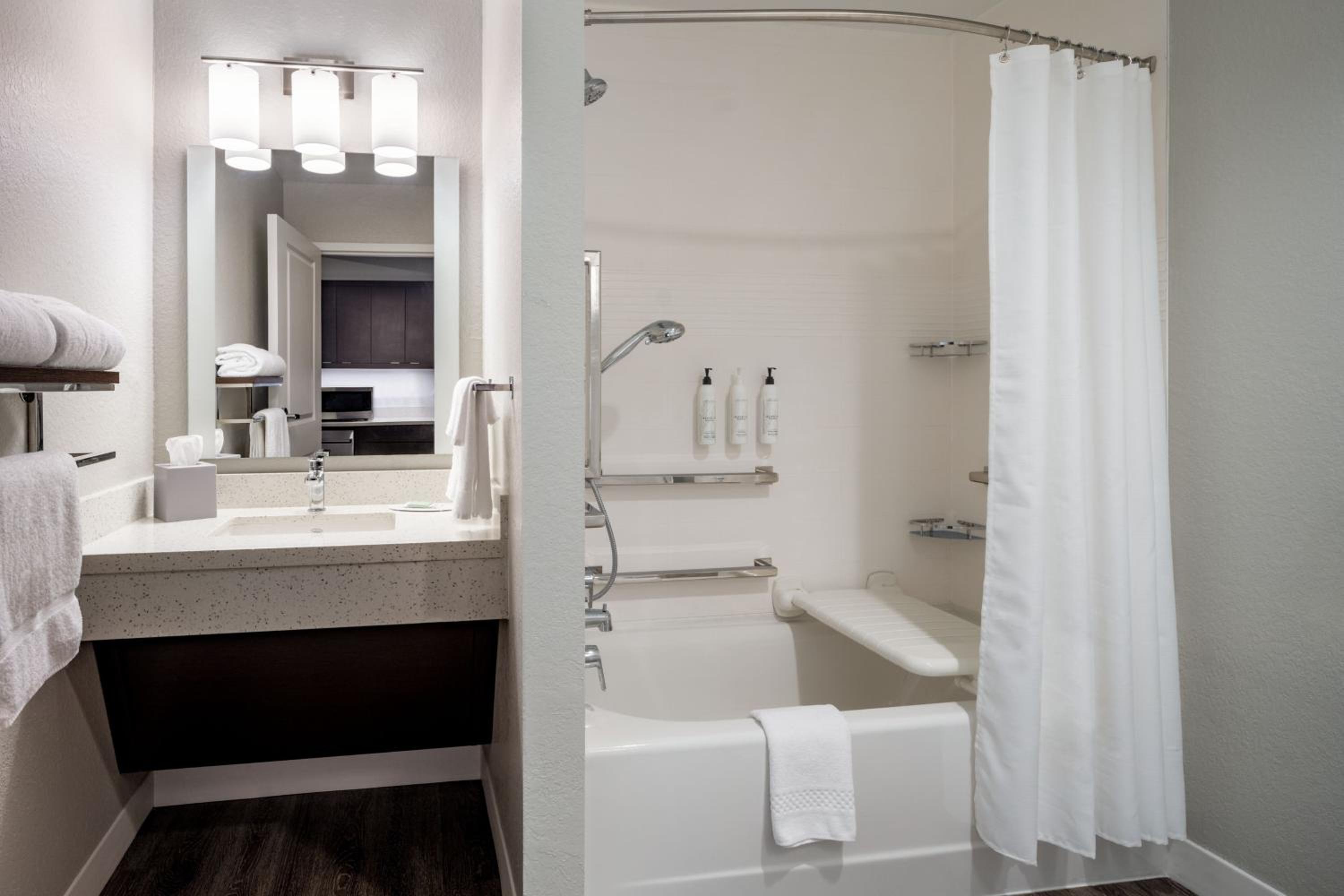 One-Bedroom Queen Suite with Sofa Bed - Photo 3