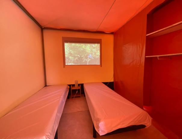 Two-Bedroom Bungalow - Photo 2