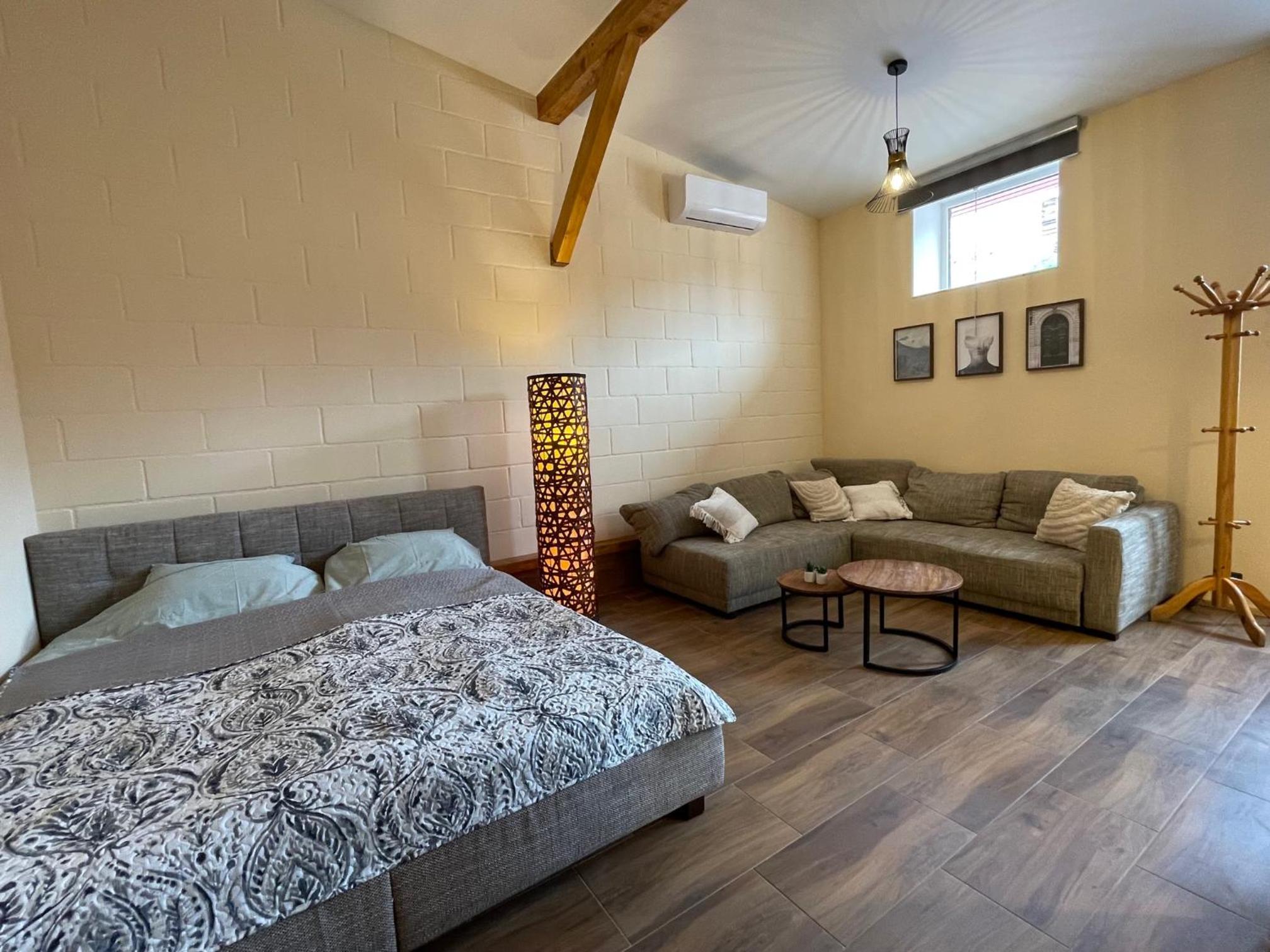 One-Bedroom House photo 2