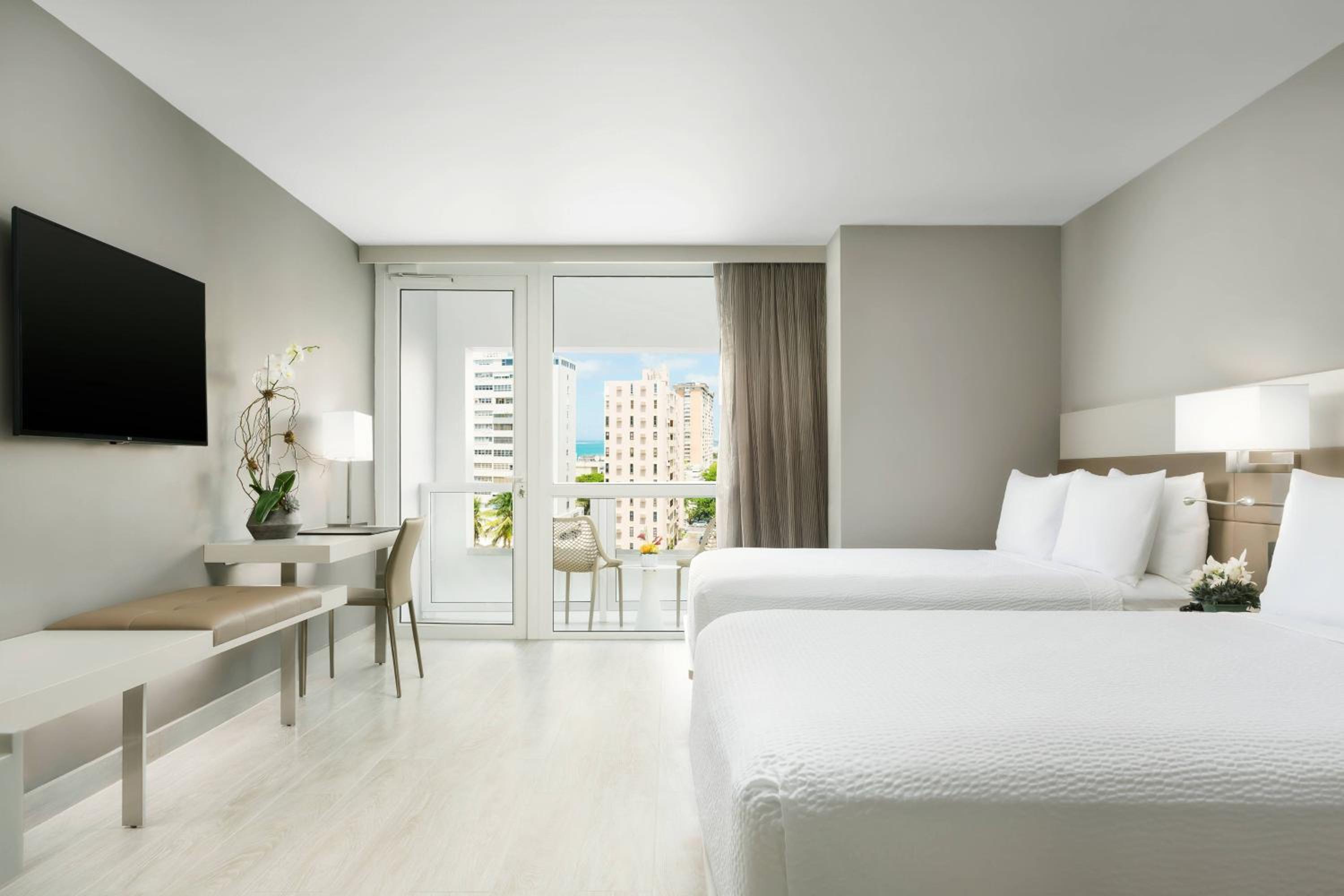 Two Queen Beds with Balcony - Photo 2