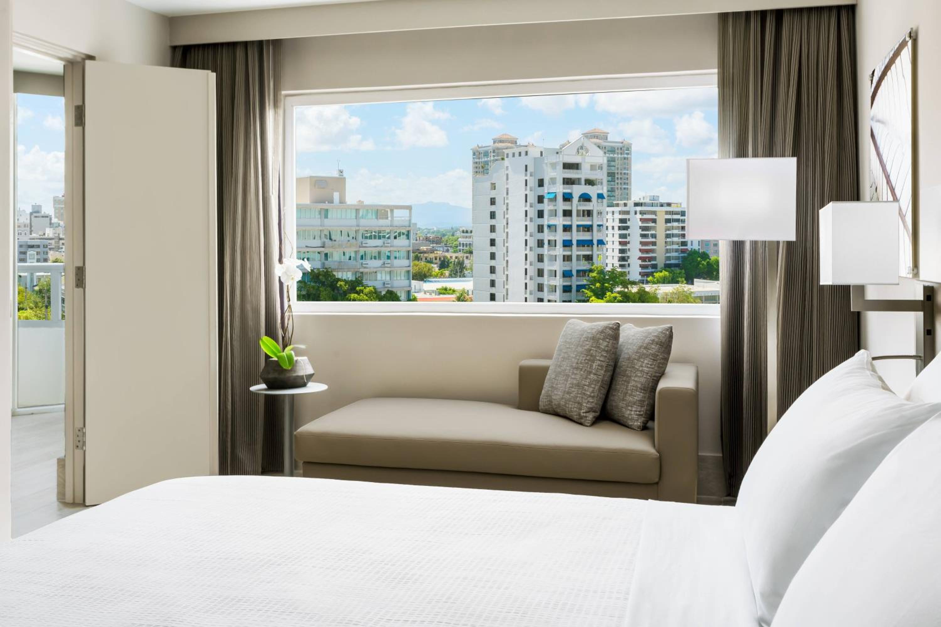 One-Bedroom King Suite with Sofa Bed and Balcony - Photo 3
