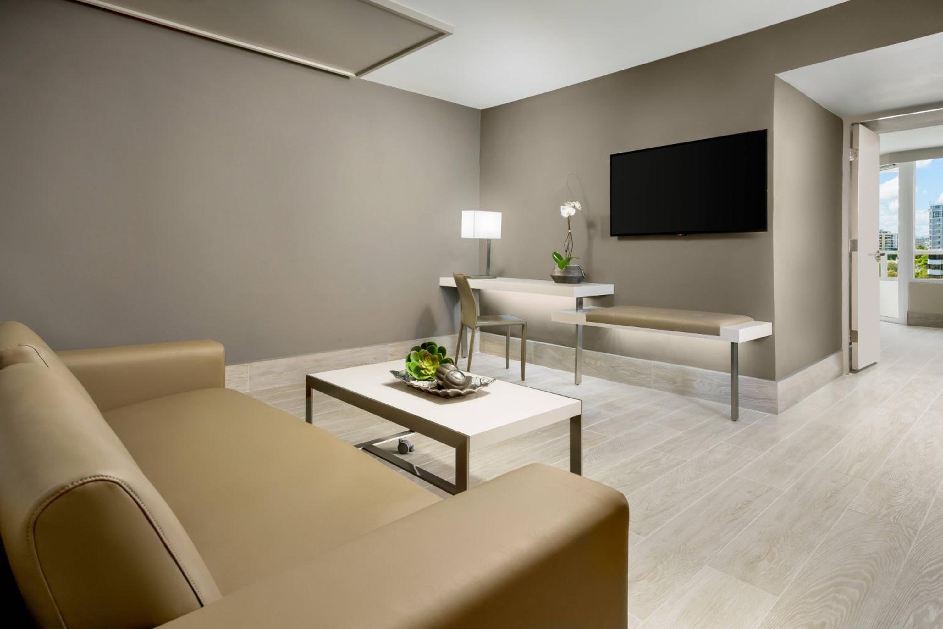 One-Bedroom King Suite with Balcony - Photo 2