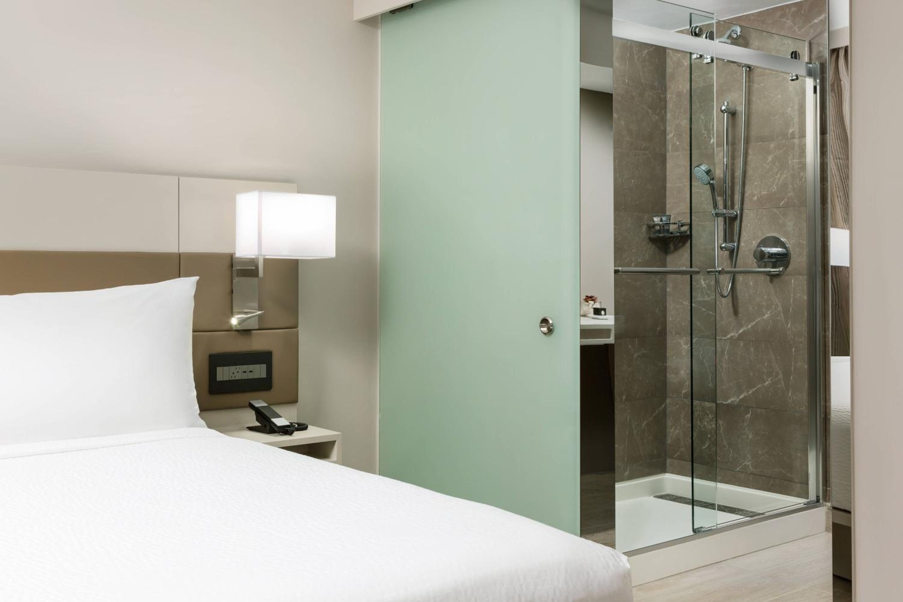 One-Bedroom King Suite with Balcony - Photo 6