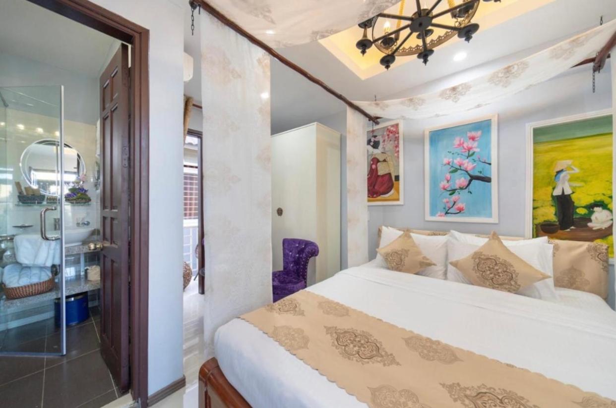 Villa with Private Pool - Photo 29