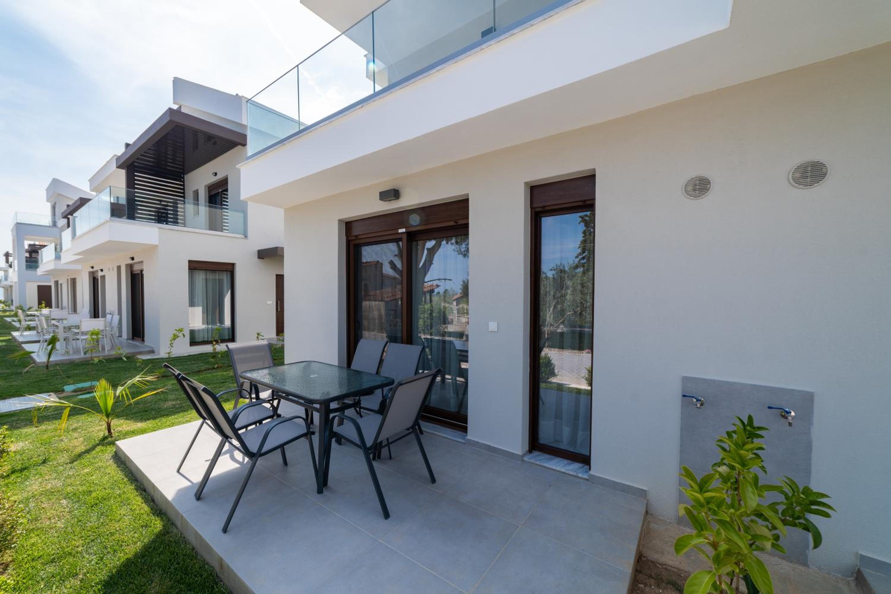 Two-Bedroom Villa - Photo 9