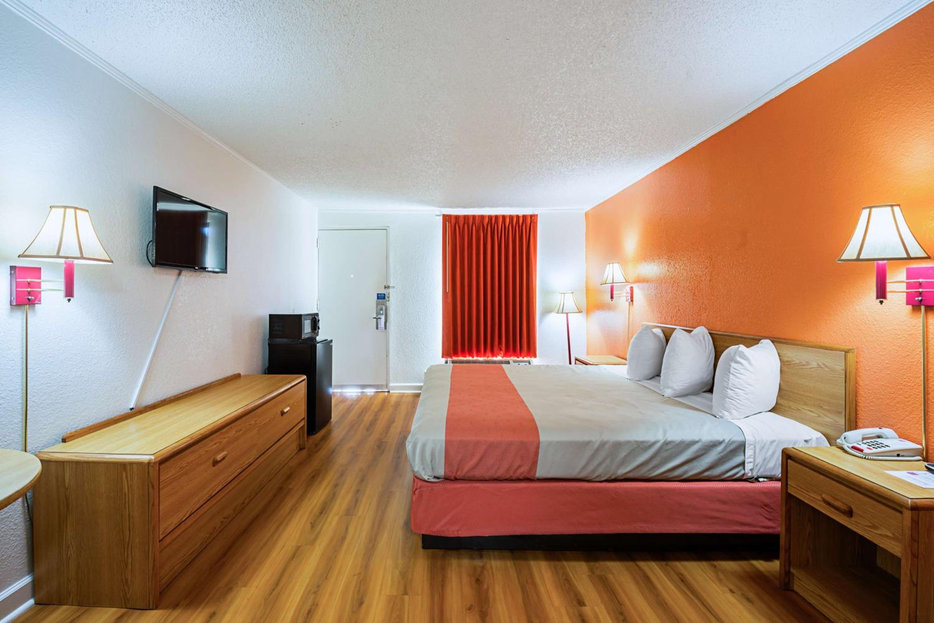 King Room - Non-Smoking photo 1