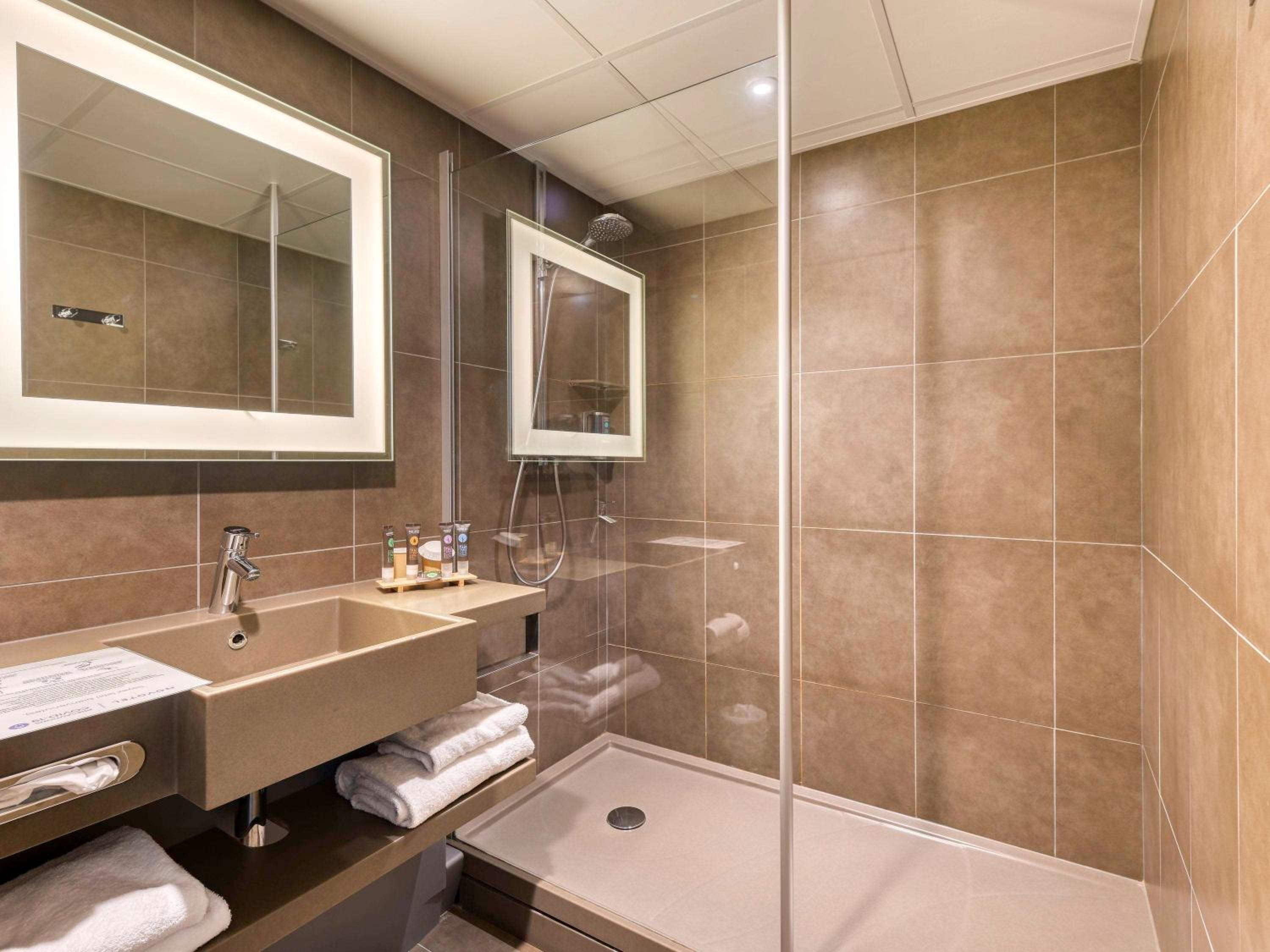 Superior Room with 2 Twin Beds - Photo 2