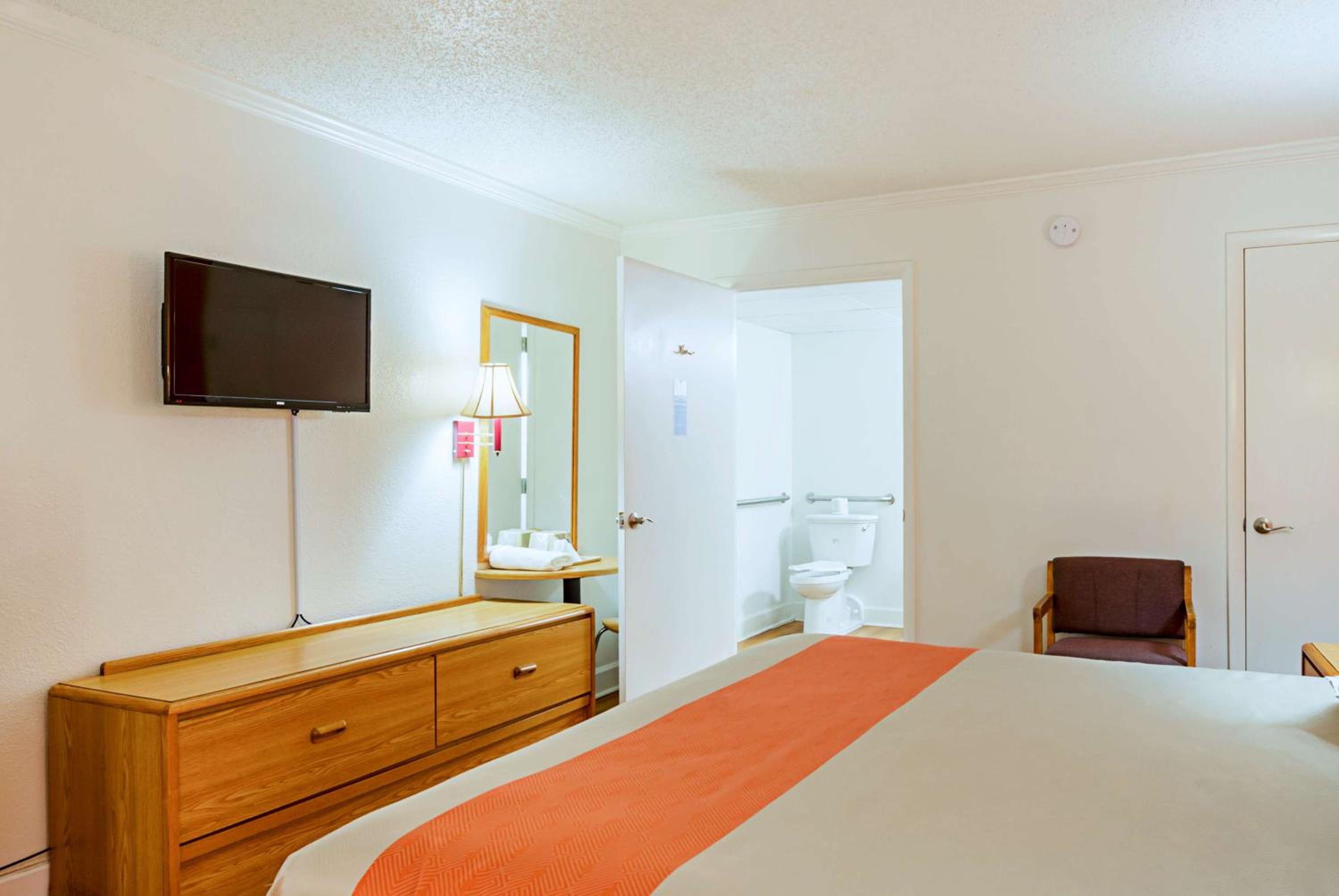 King Room - Non-Smoking photo 3