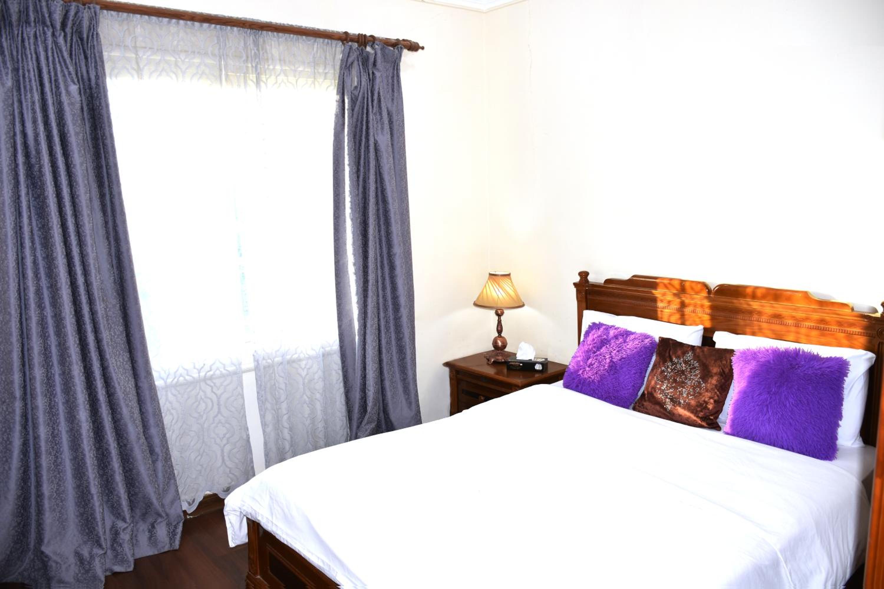 Deluxe Two-Bedroom Apartment - Photo 7