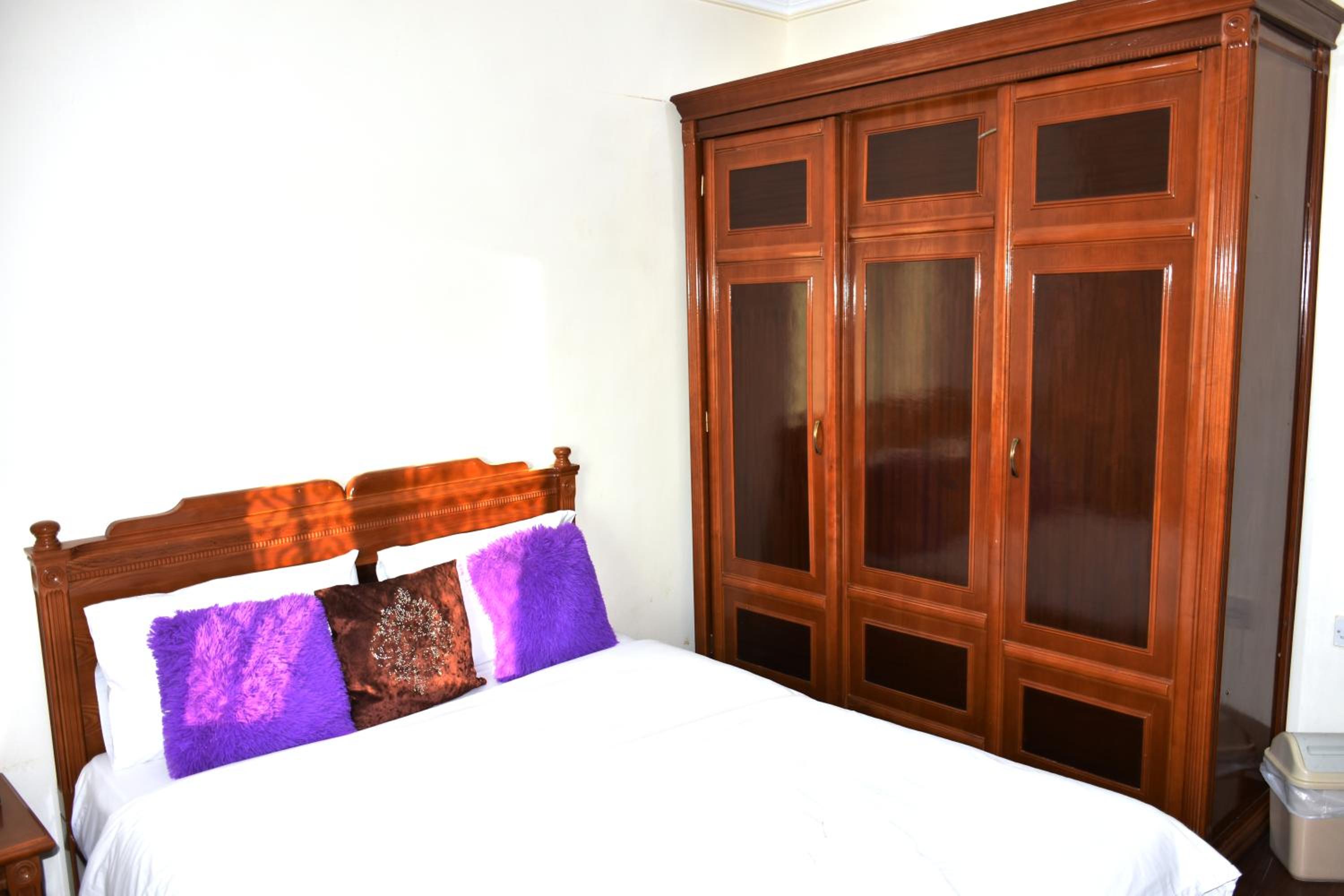 Deluxe Two-Bedroom Apartment - Photo 8