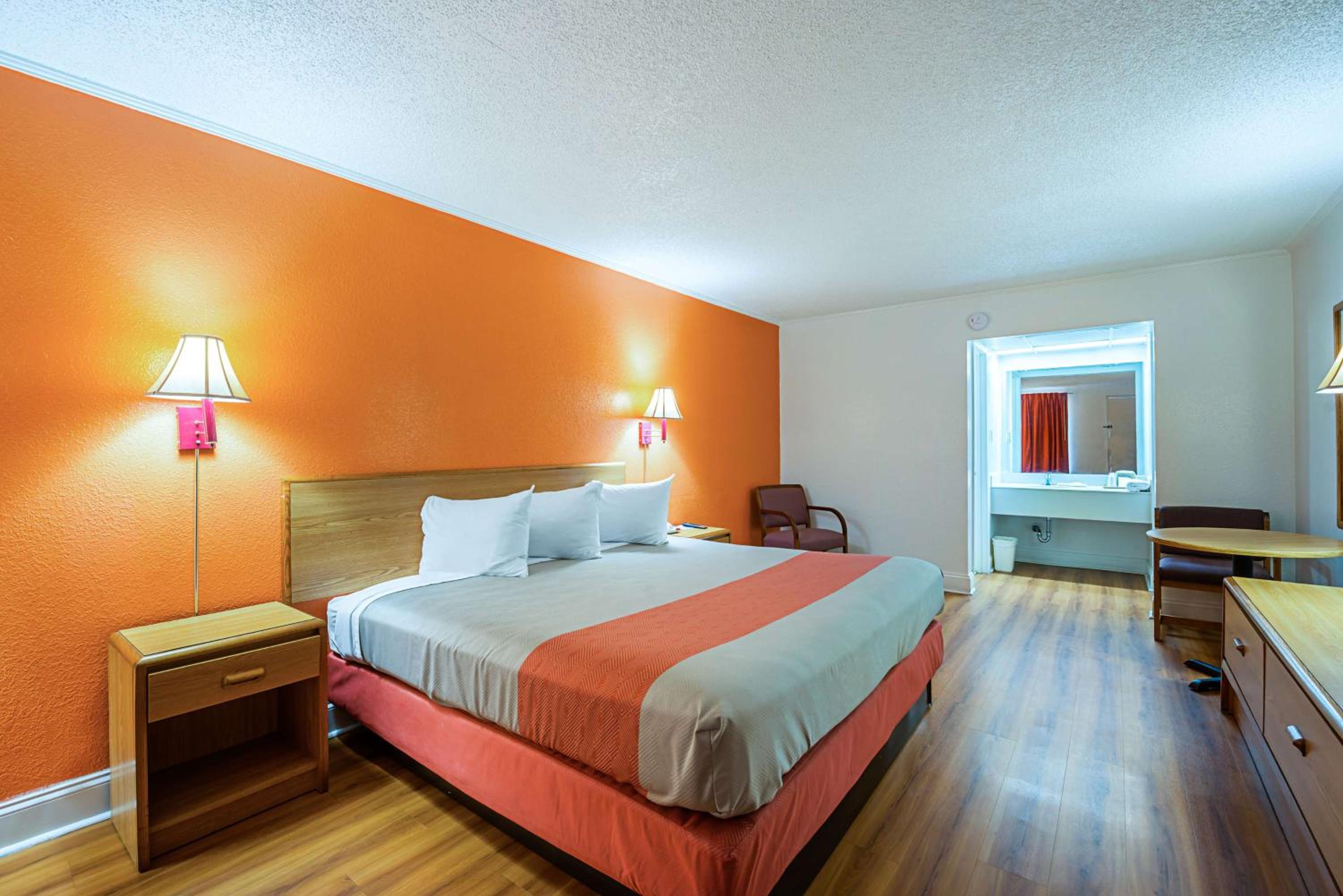 King Room - Disability Access - Non-Smoking photo 2