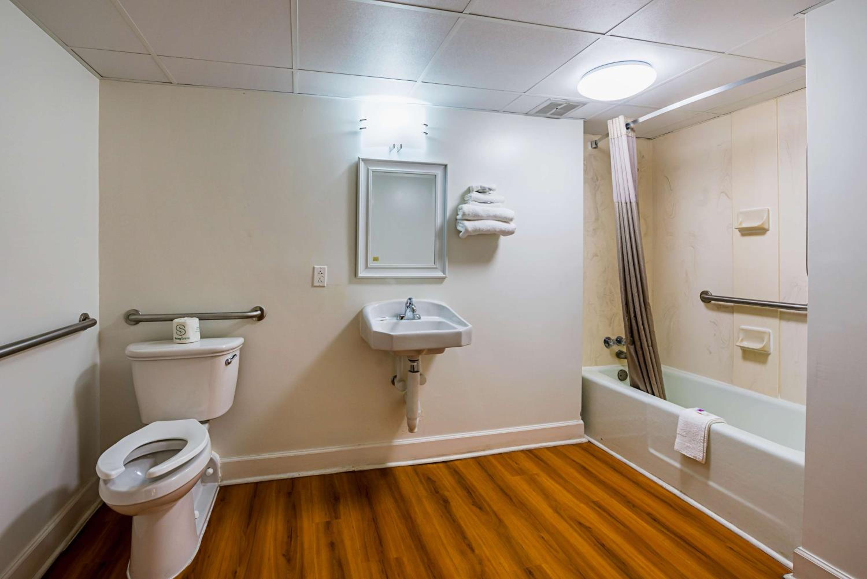 King Room - Disability Access - Non-Smoking photo 3