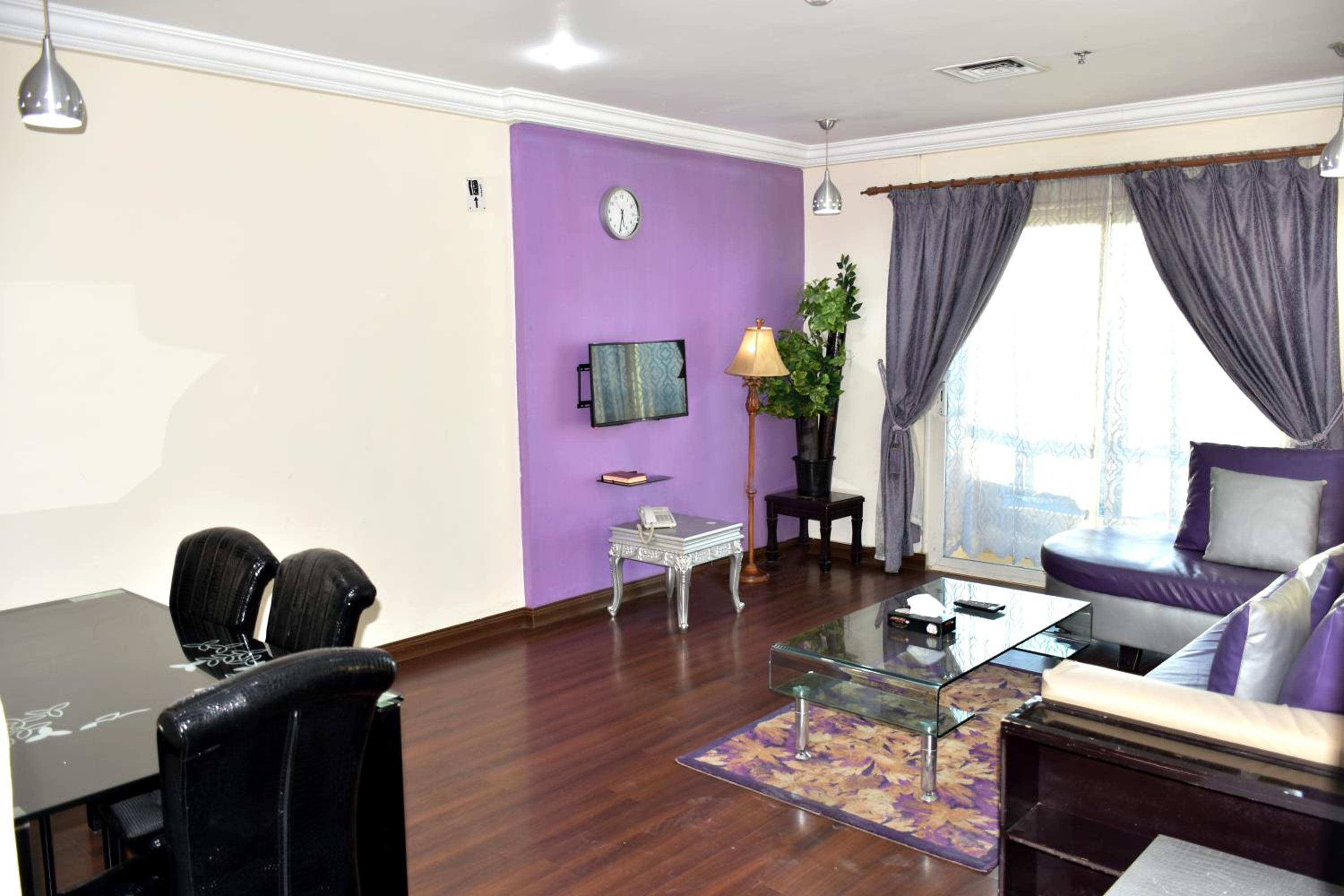 Deluxe Two-Bedroom Apartment - Photo 4