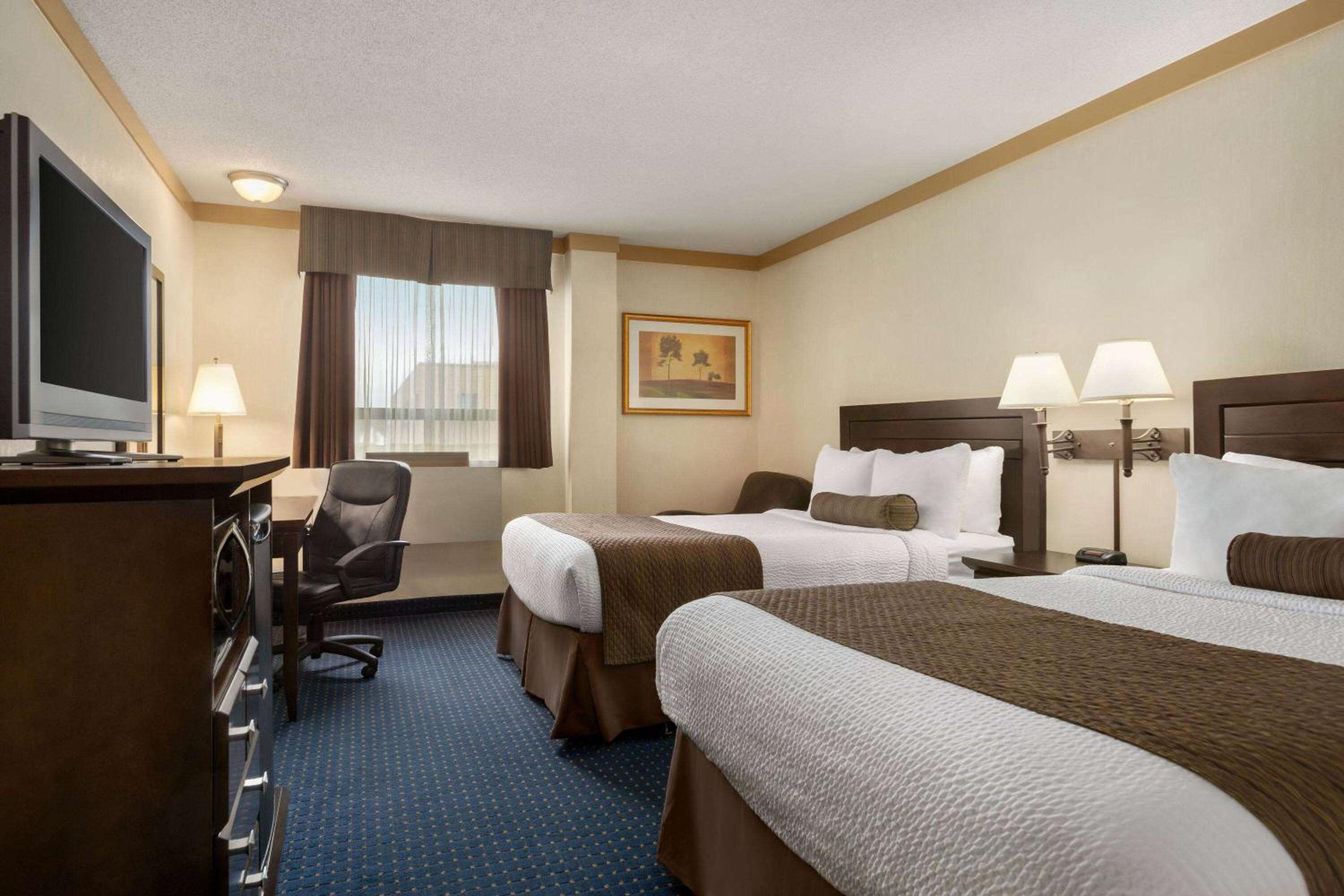 Queen Room with Two Queen Beds - Non-Smoking - Photo 1