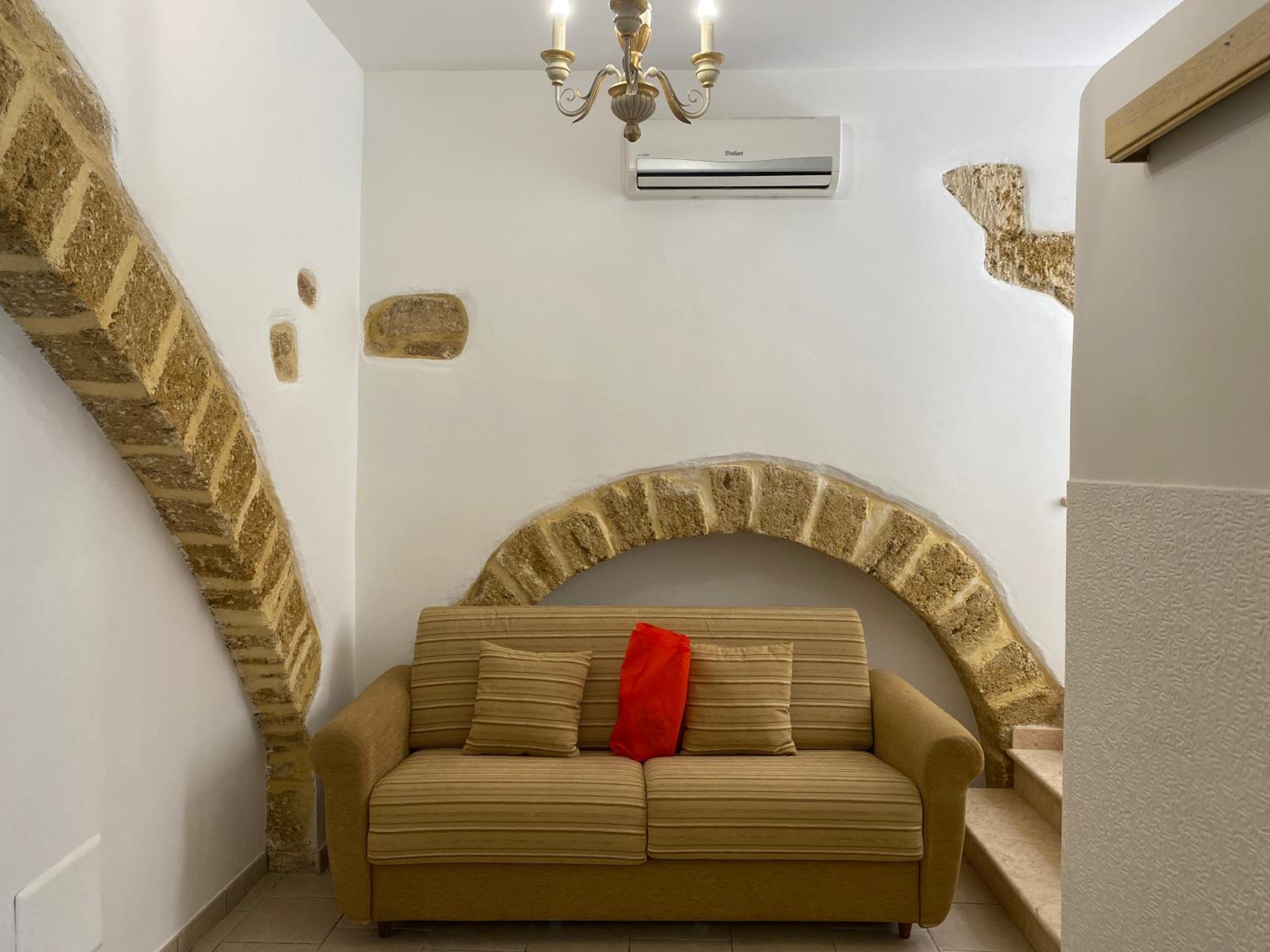 One-Bedroom House photo 1