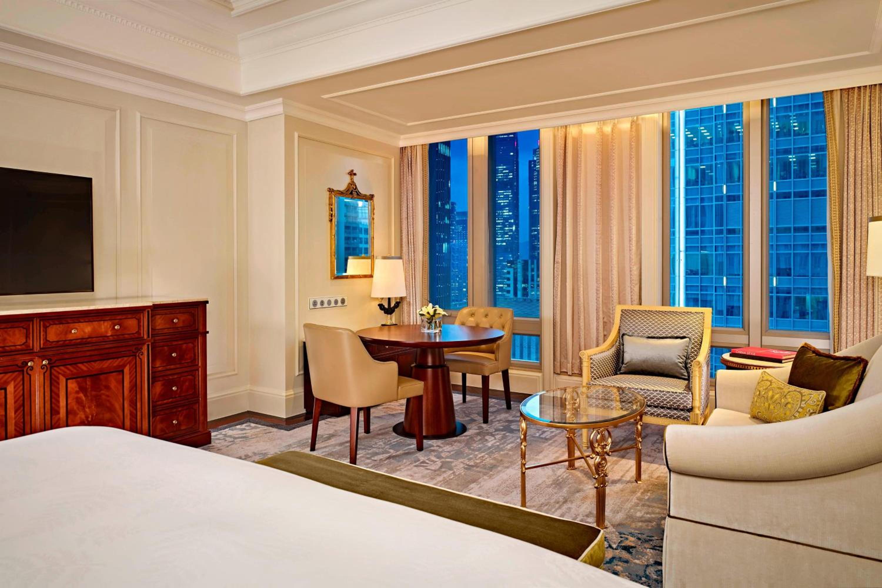 Deluxe King Room - Photo 3