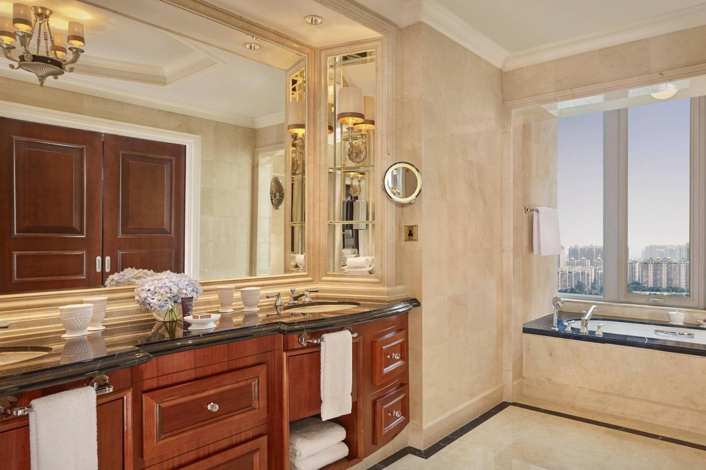 Club City View Suite - Photo 2