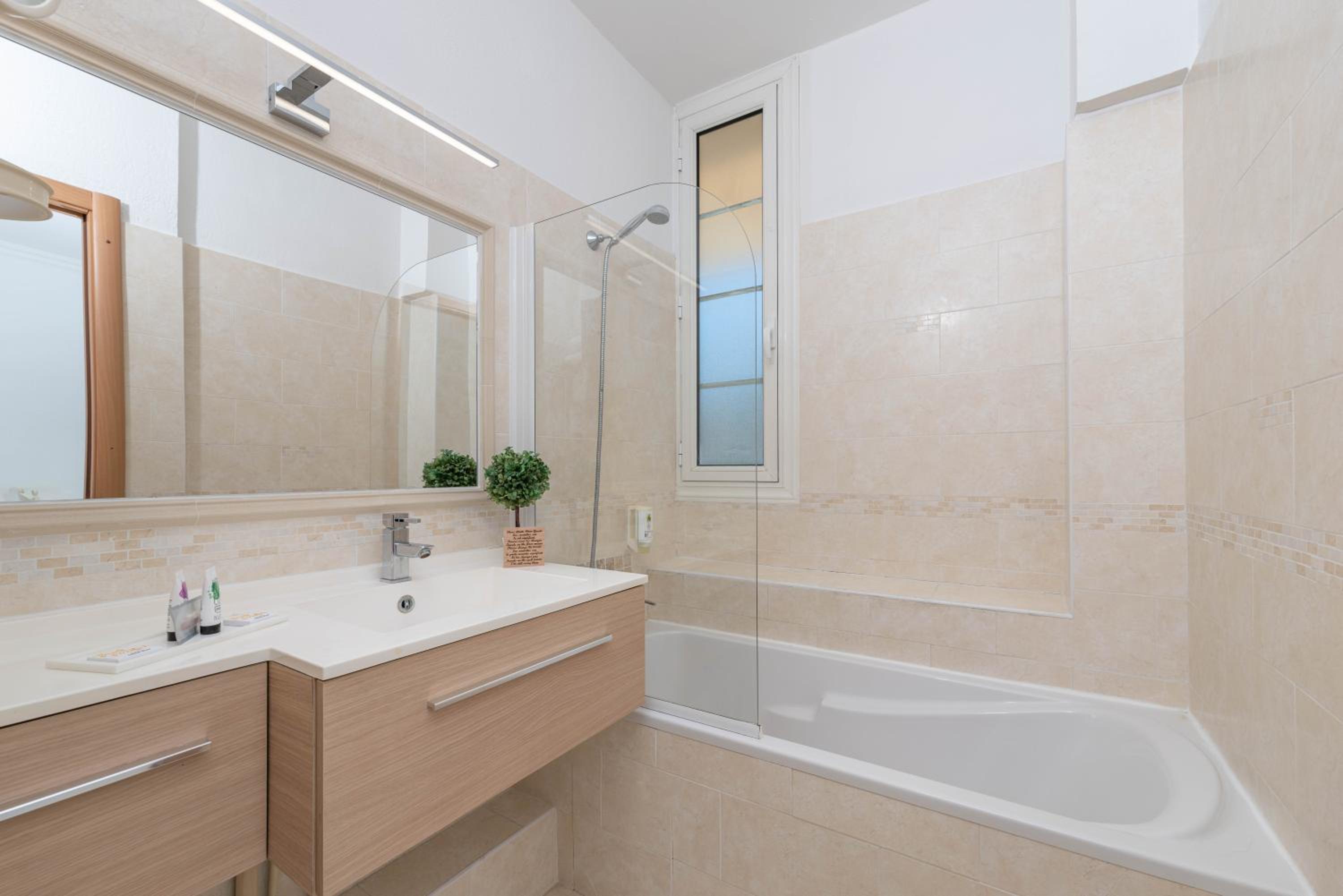 Small Standard Double Room - Photo 2