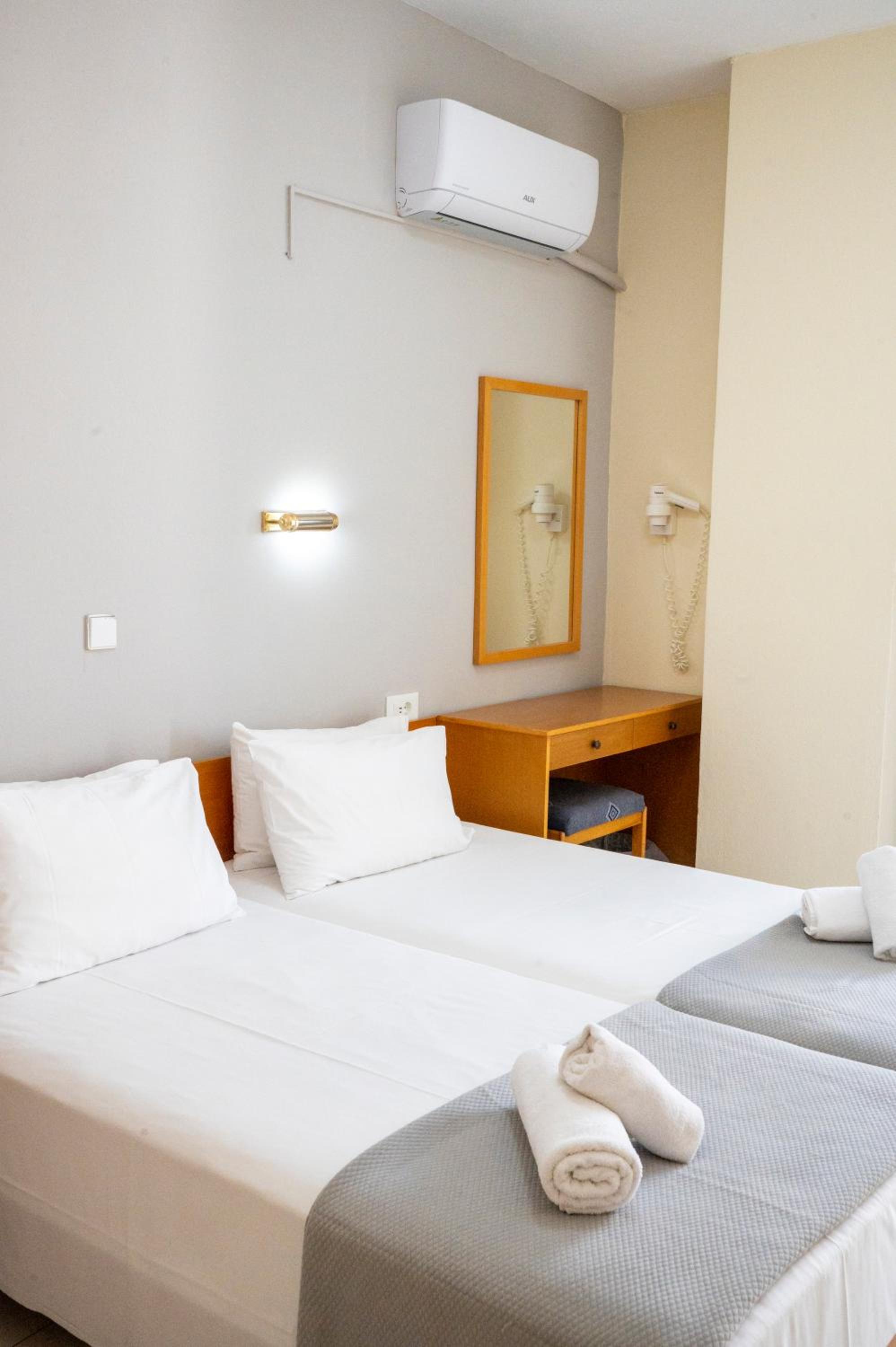 One-Bedroom Apartment with Side Sea View