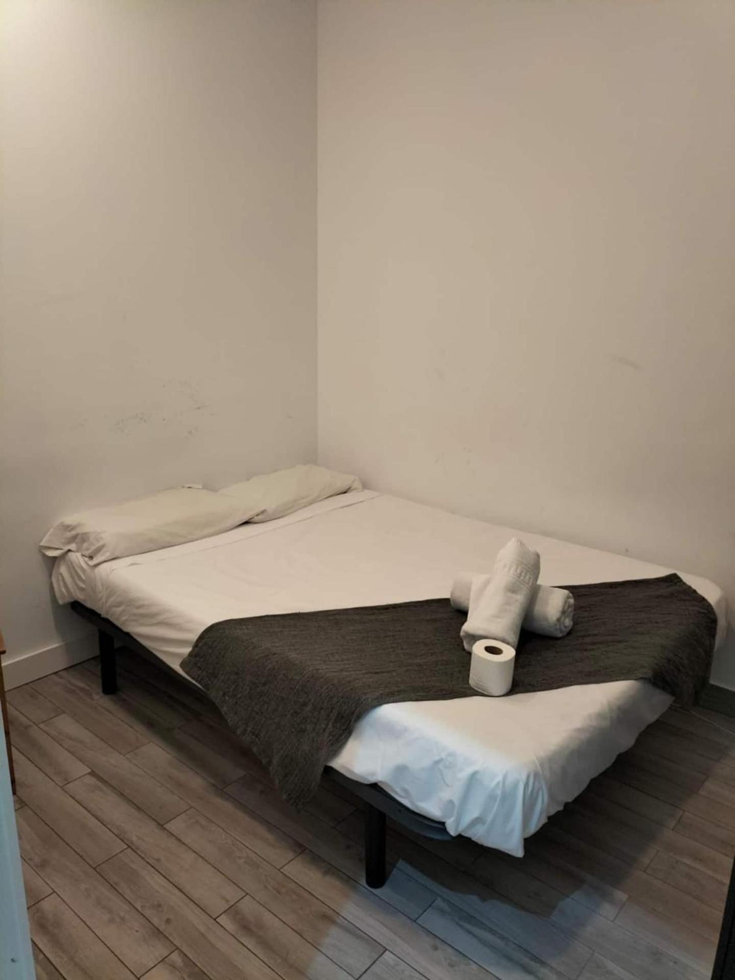 Double Room with Shared Bathroom photo 2