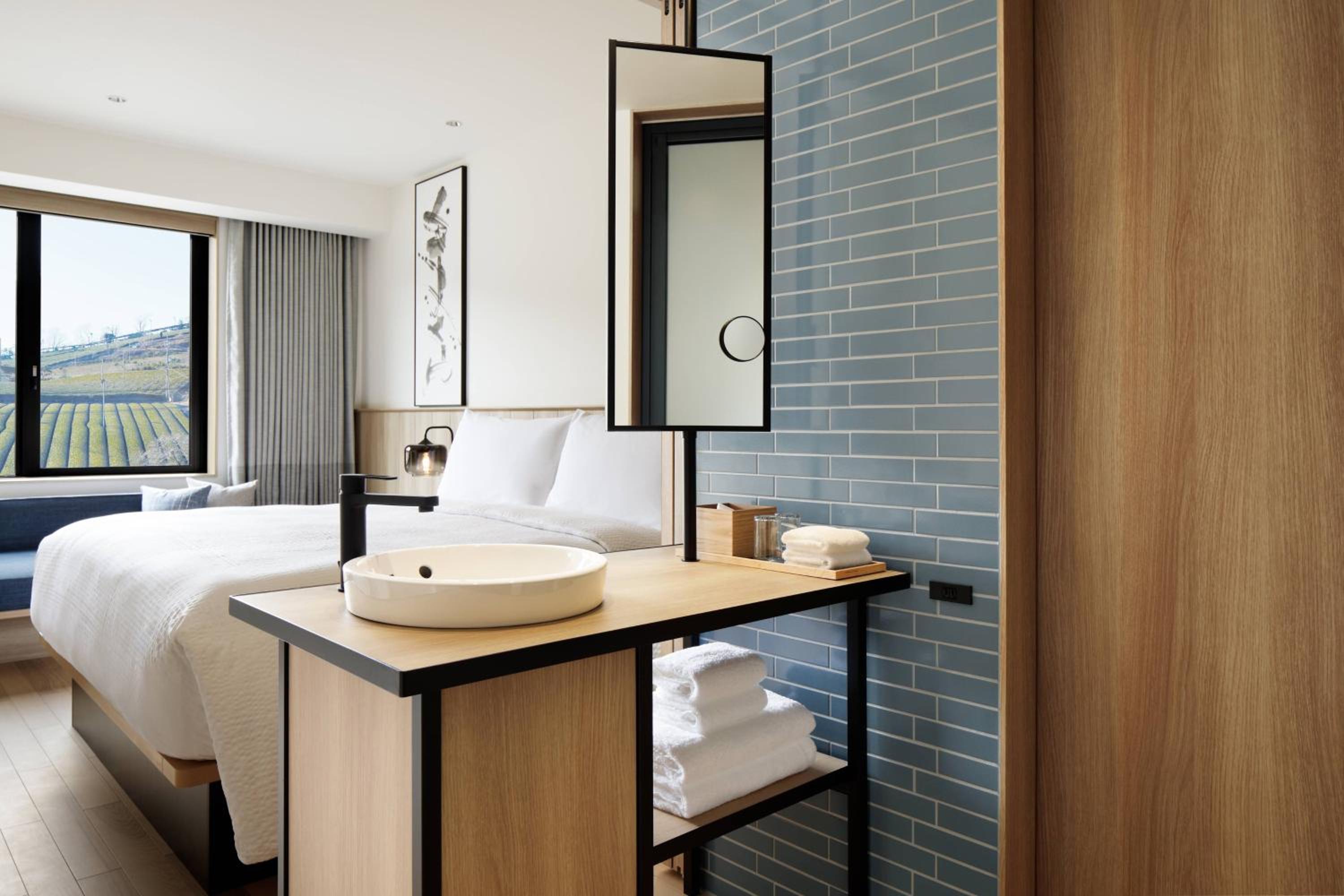 Standard King Room - Photo 2