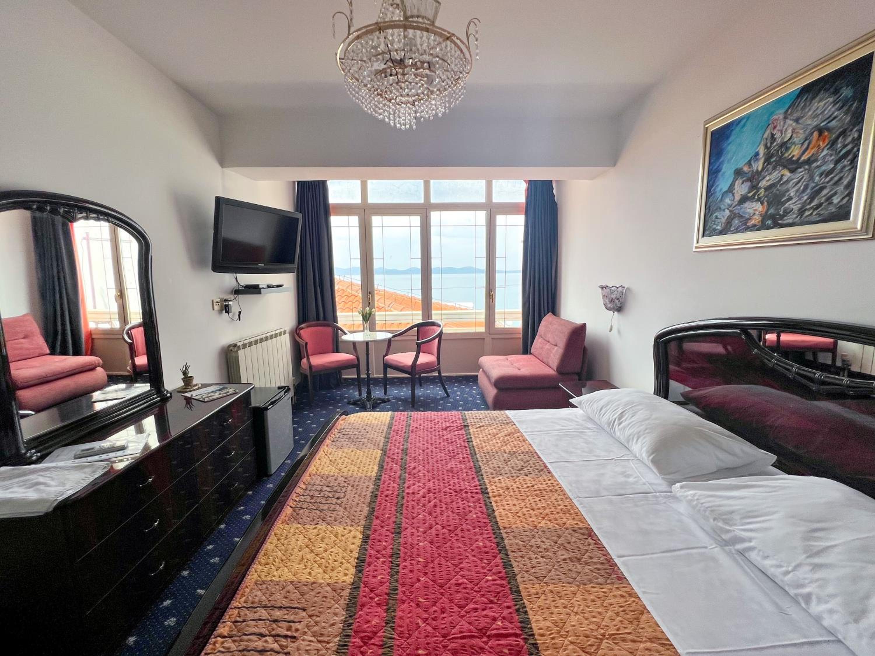 Deluxe Double Room with Sea View - Photo 3
