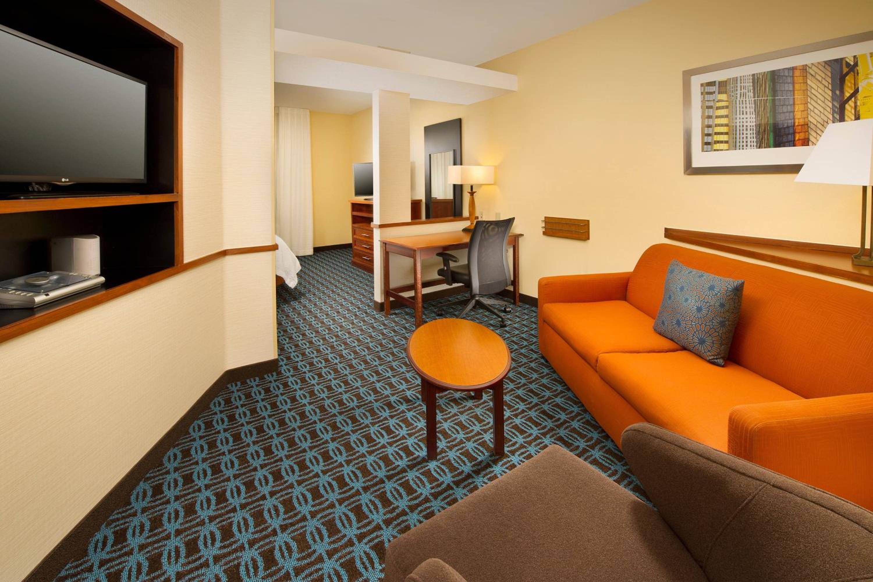 Executive King Suite with Sofa Bed - Photo 3