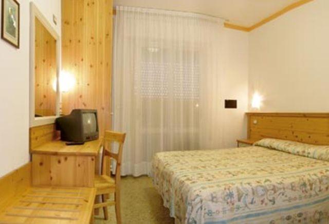 Double or Twin Room photo 3